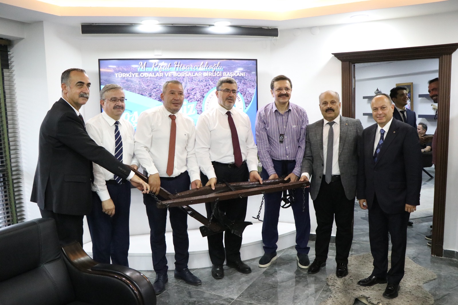 TOBB Başkanı Rıfat Hisarcıklıoğlu’ndan Dinar Belediye Başkanımız Veysel Topçu’ya Ziyaret 14 9857089271721321825