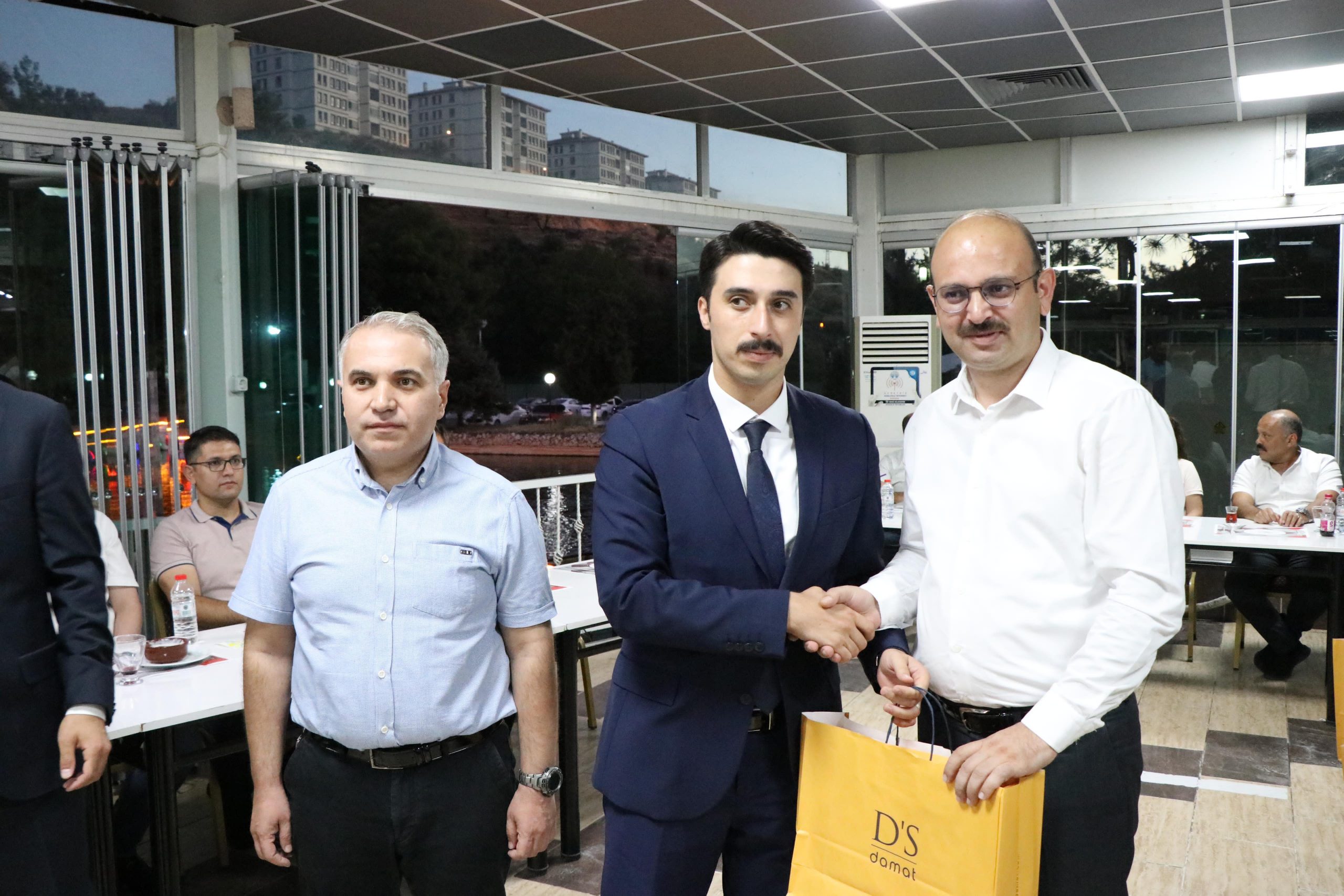 “Belediye Başkanı Topçu, Veda Yemeğine Katıldı” 11 17755036931723487489 scaled