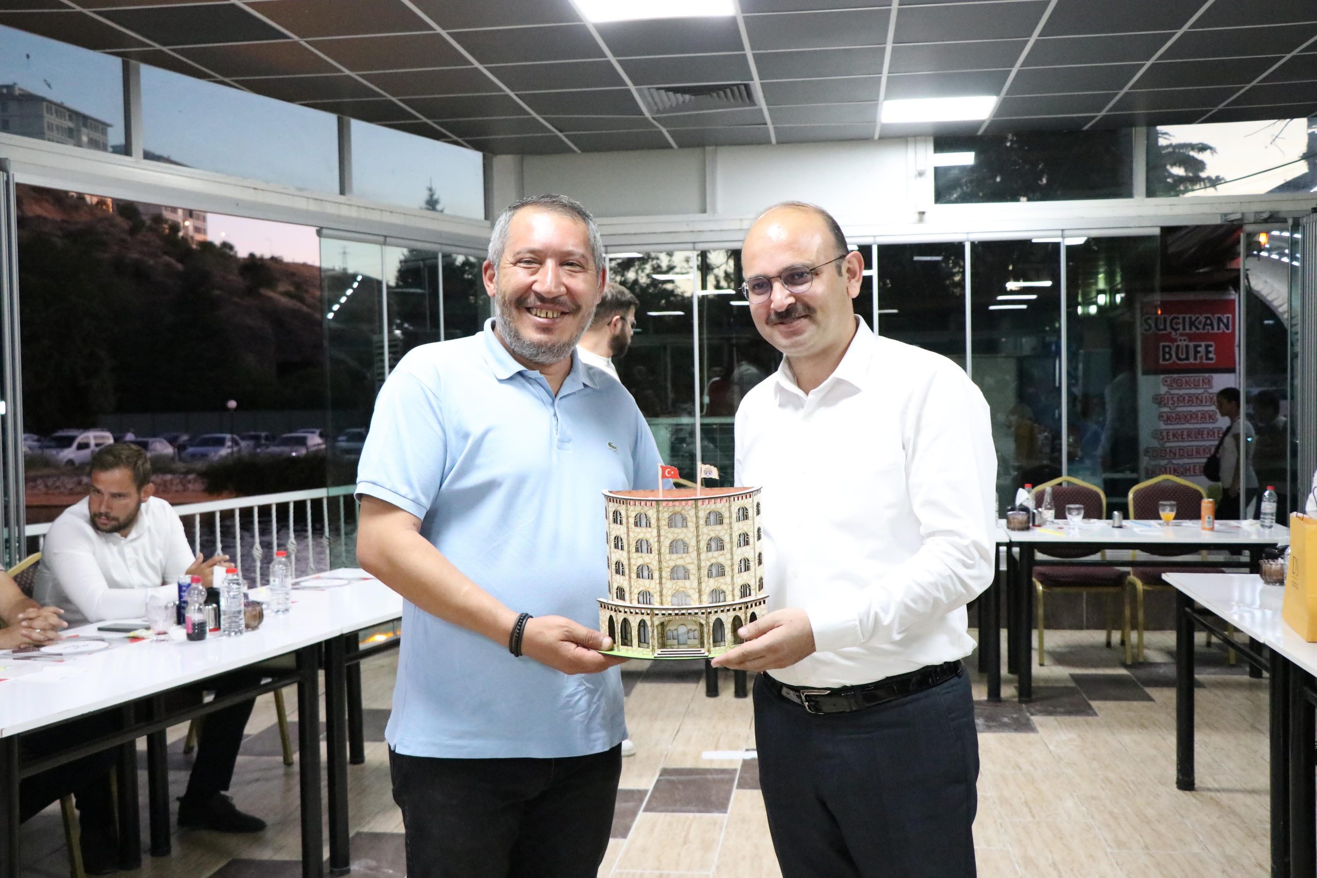 “Belediye Başkanı Topçu, Veda Yemeğine Katıldı” 19 6563683011723487482 scaled