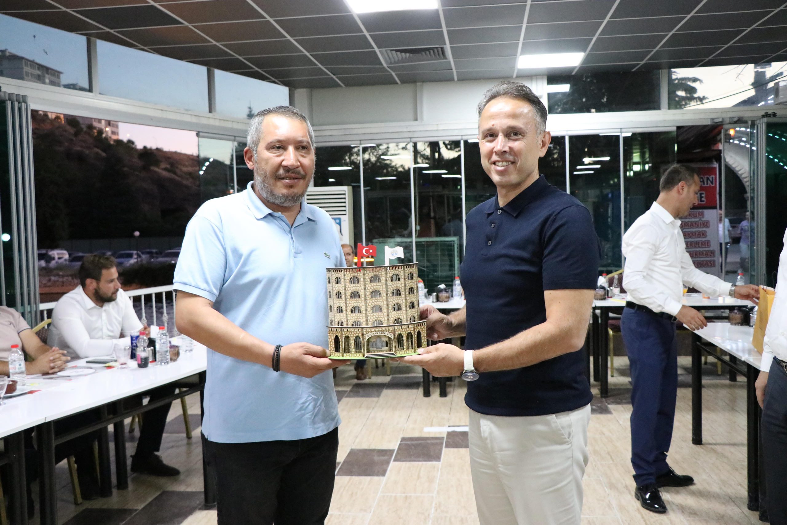 “Belediye Başkanı Topçu, Veda Yemeğine Katıldı” 2 670333311723487540 scaled