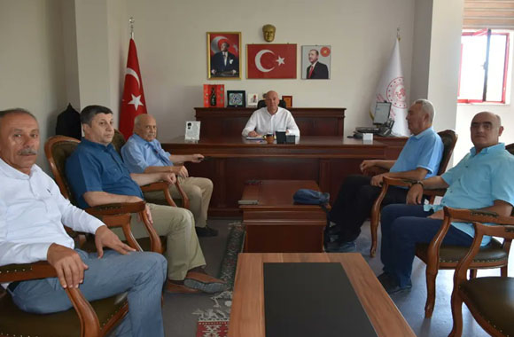 DİNAR ŞAİRLER VE YAZARLAR DERNEĞİ'NDEN İL KÜLTÜR VE TURİZM MÜDÜRÜ'NE ZİYARET 2 yasar