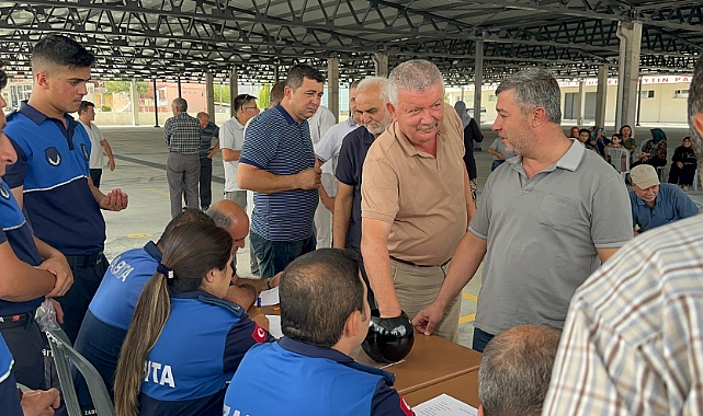 “Yeni Kapalı Pazar Yerinde Kura Çekimi ile Esnaflara Tezgah Teslimi Gerçekleşti” 8 yeni kapali pazar yerinde kura cekimi ile esnaflara tezgah teslimi gerceklesti 1451