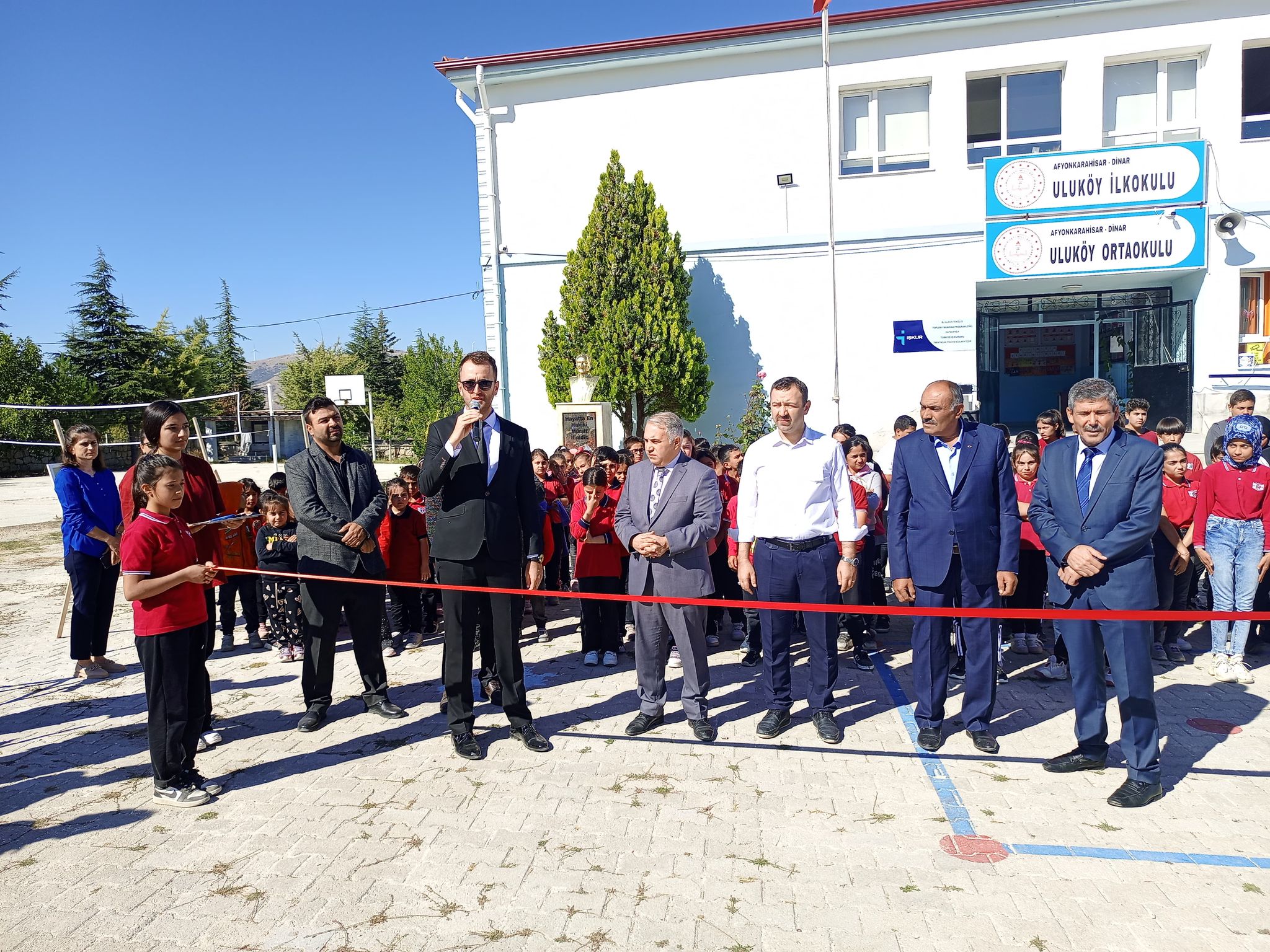 Kaymakam Duru Uluköy Ortaokulu Resim Sergisi Açılışını Gerçekleştirdi 3 13224814381727256606