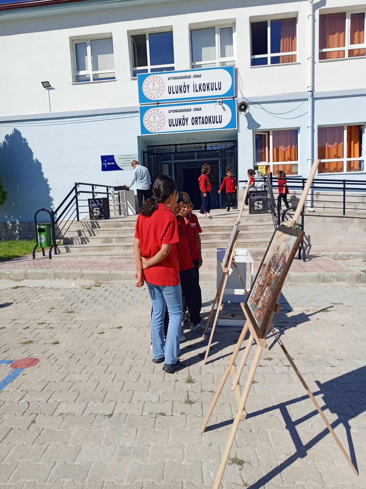 Kaymakam Duru Uluköy Ortaokulu Resim Sergisi Açılışını Gerçekleştirdi 4 15736040401727256590