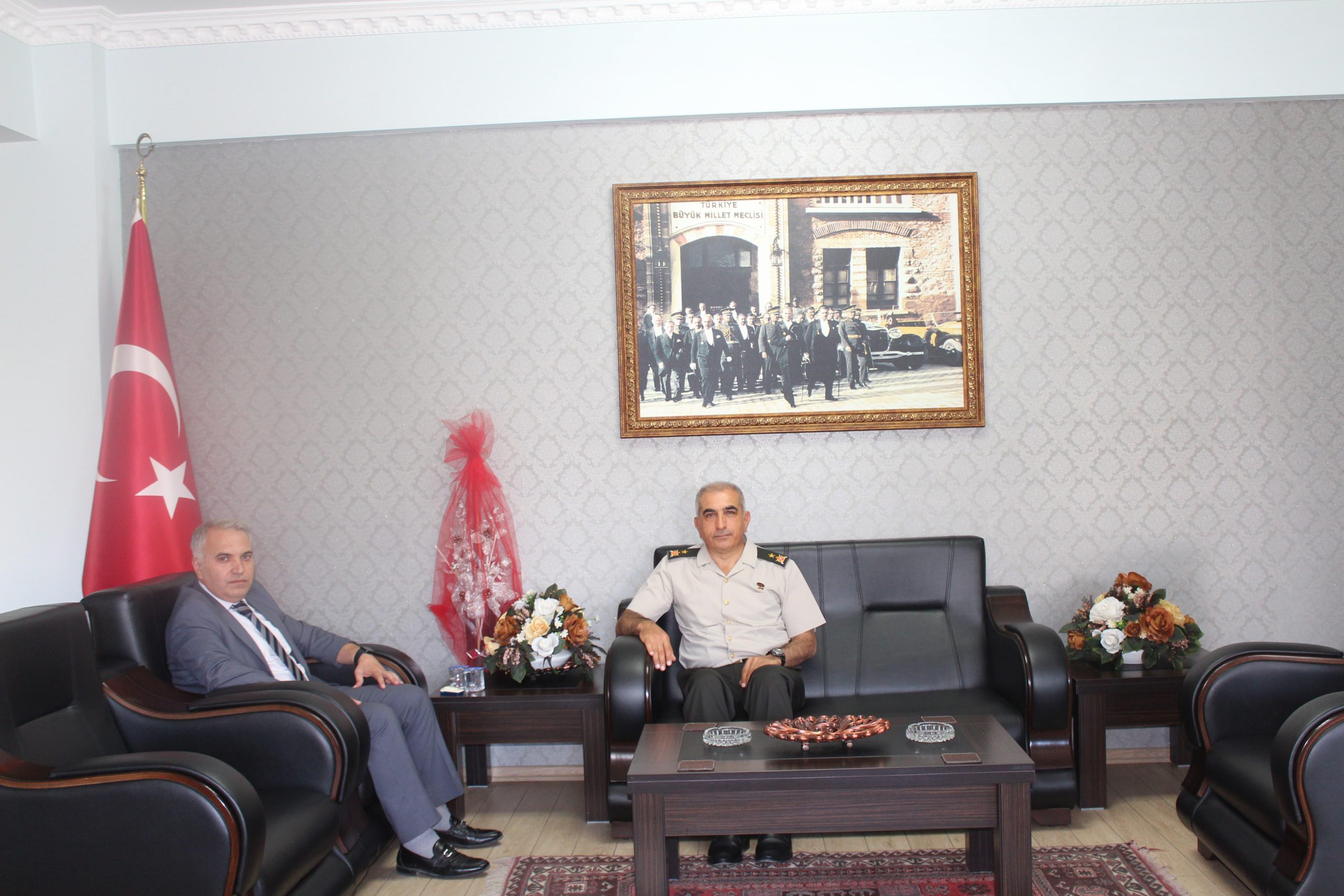 Garnizon Komutanı’ndan Kaymakam’a Ziyaret ve Şehit Ailesine Başsağlığı Ziyareti 2 15781576241726234679 scaled