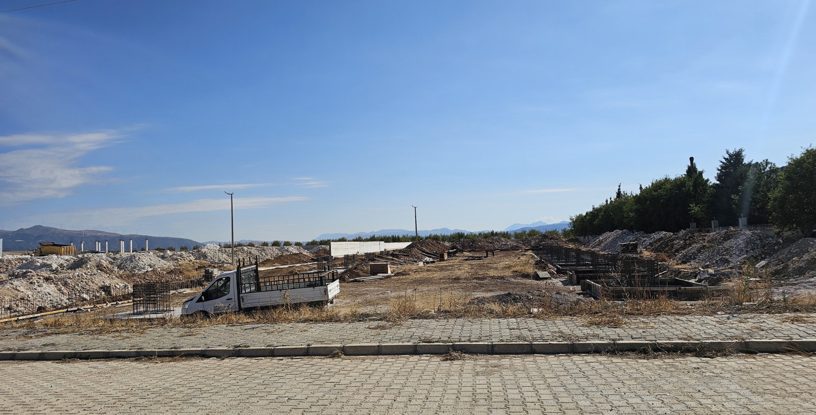 Organize Sanayi Bölgesinde yüksek teknolojili ve yerli fabrikaların temelleri yükseliyor.