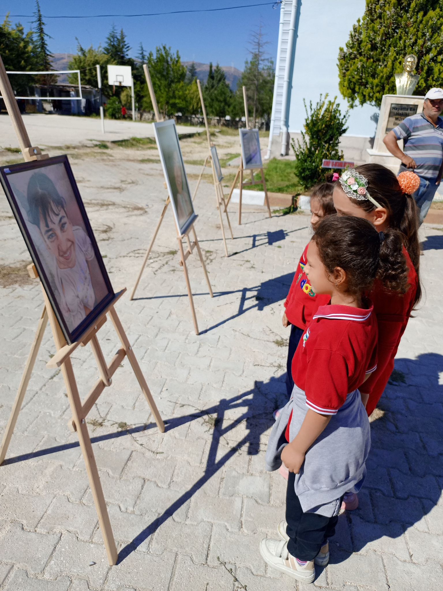 Kaymakam Duru Uluköy Ortaokulu Resim Sergisi Açılışını Gerçekleştirdi 6 1818522041727256588