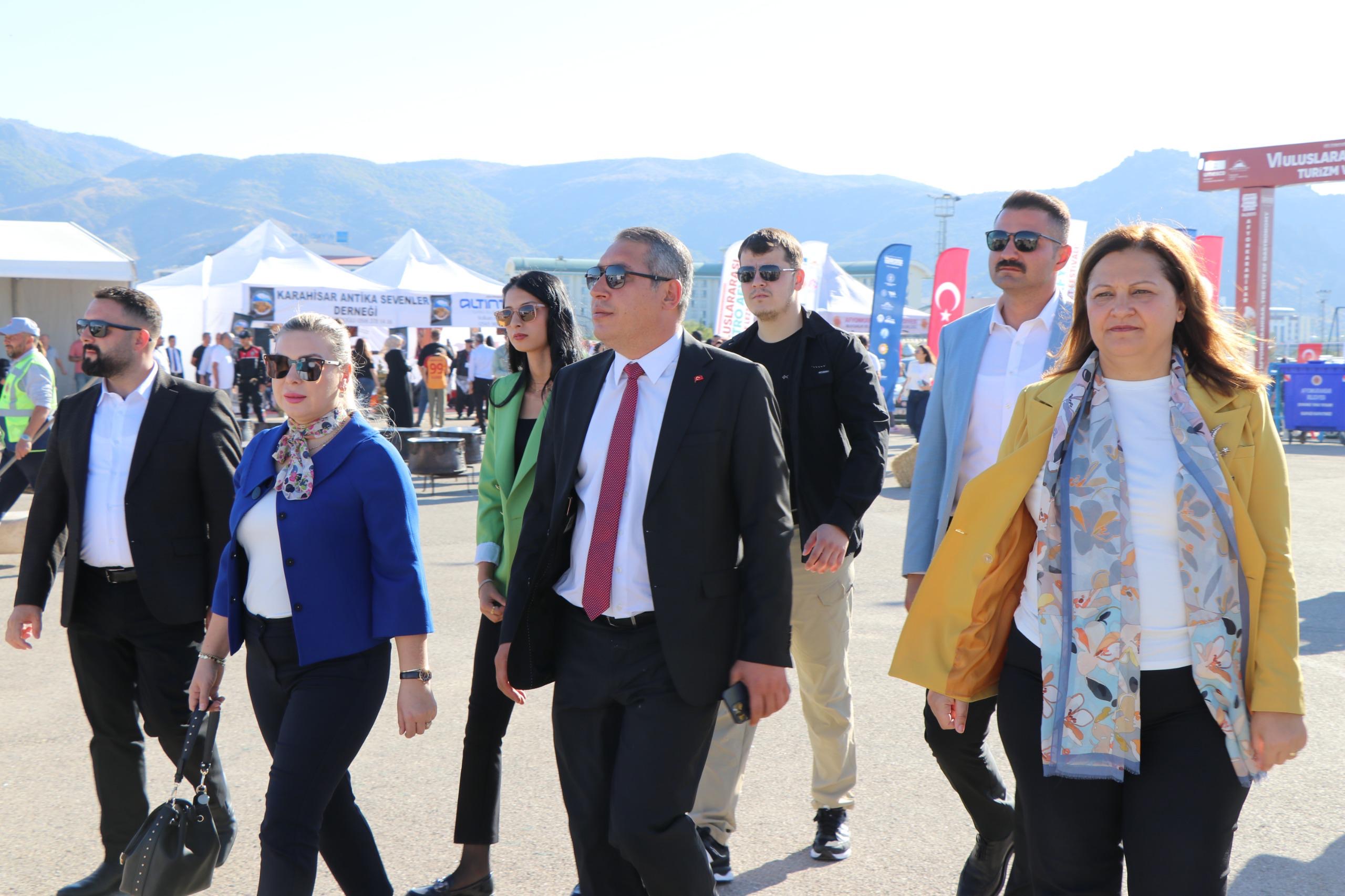 Dinar Belediye Başkanımız Veysel Topçu, 6. Uluslararası Gastro Afyon Turizm ve Lezzet Festivali’ne katıldı. 