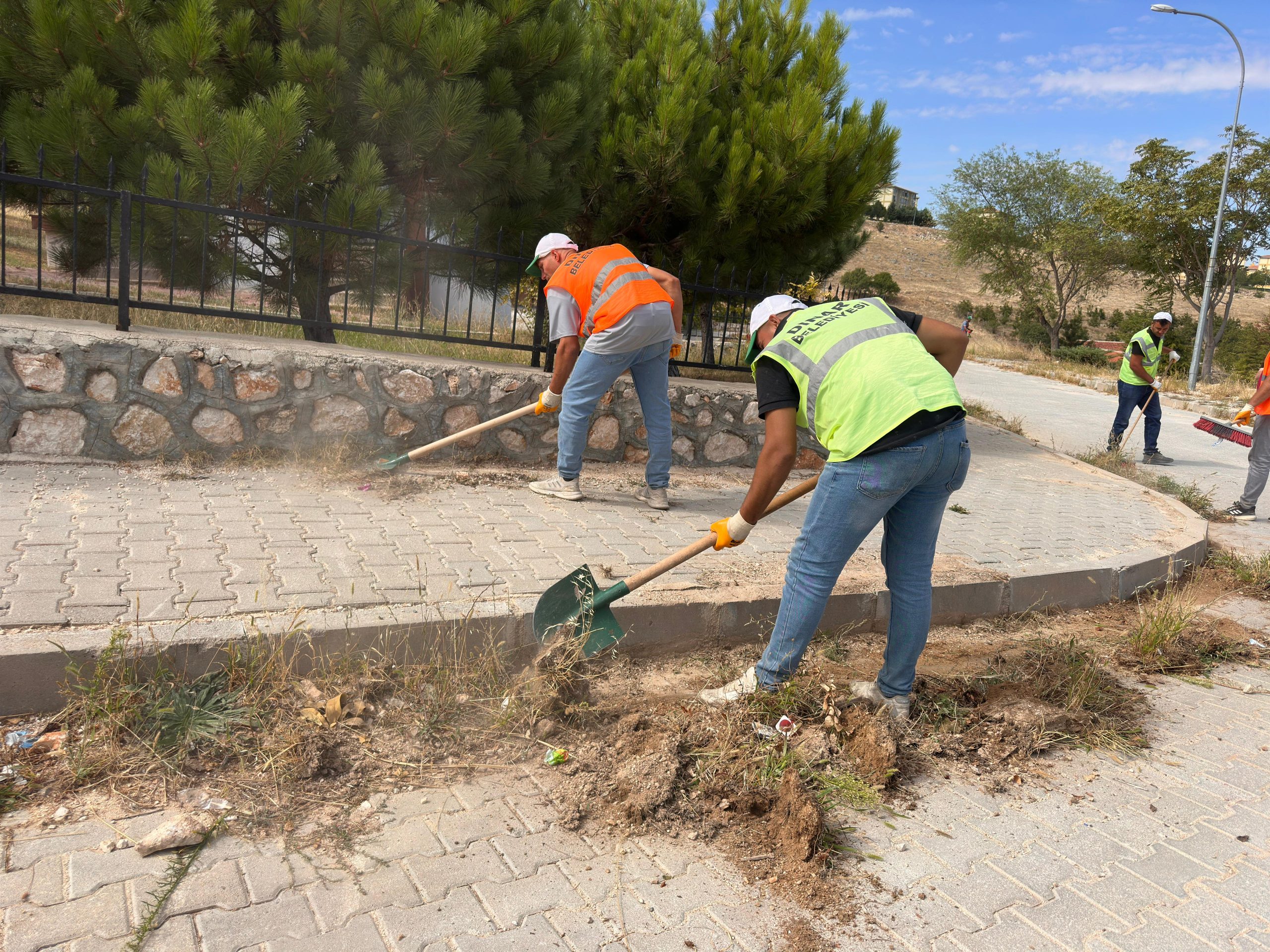 İlçemizde Temizlik Çalışmaları Hız Kesmeden Devam Ediyor 4 19070341401727248818 scaled