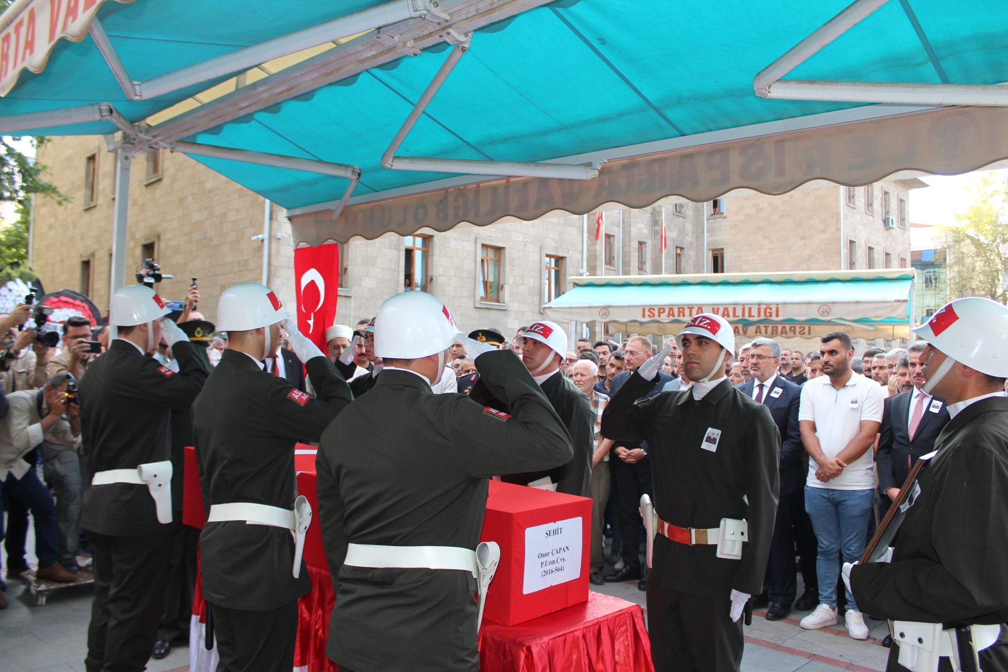 KAYMAKAM DURU ŞEHİDİMİZİN CENAZE TÖRENİNE KATILDI. 5 19072164301726160542