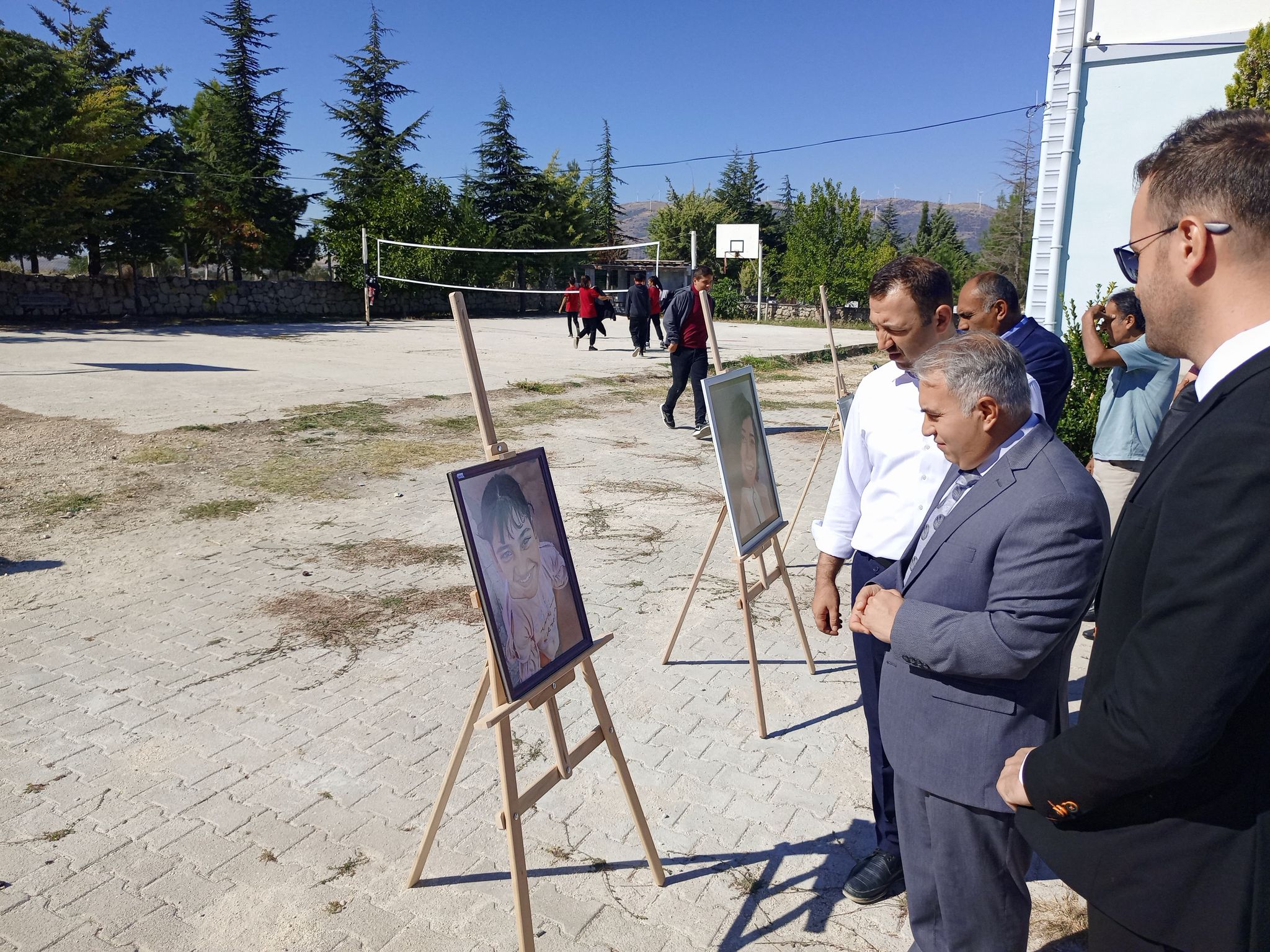 Kaymakam Duru Uluköy Ortaokulu Resim Sergisi Açılışını Gerçekleştirdi 7 19301244941727256592