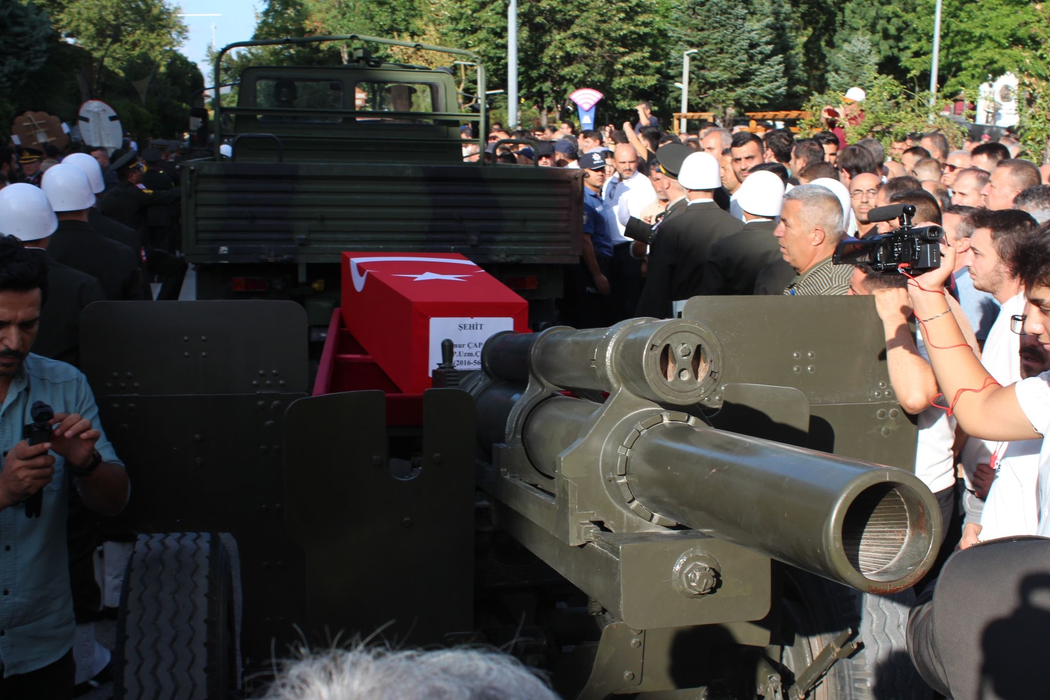 KAYMAKAM DURU ŞEHİDİMİZİN CENAZE TÖRENİNE KATILDI. 6 20092758641726160538