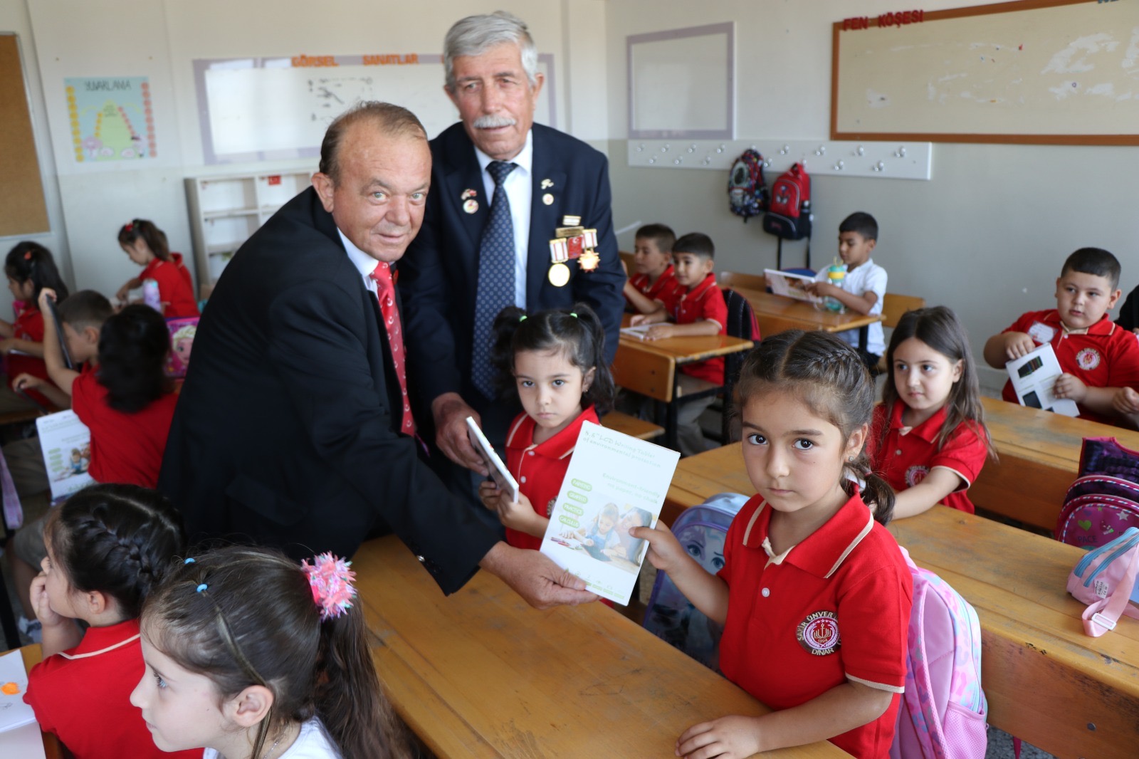 "Belediye Başkanımız Veysel Topçu İlkokul Öğrencilerini Ziyaret Etti" 4 20707019491725890743