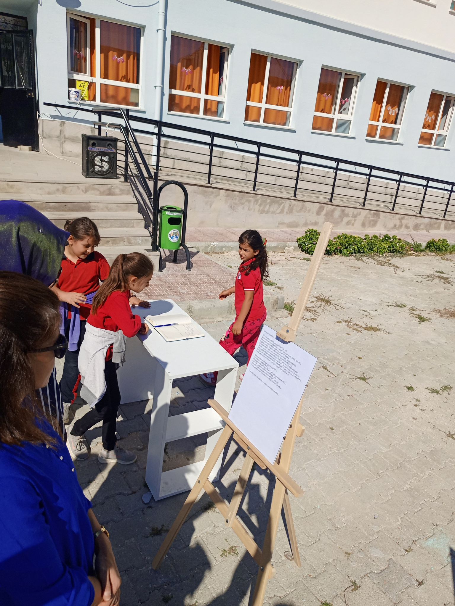 Kaymakam Duru Uluköy Ortaokulu Resim Sergisi Açılışını Gerçekleştirdi 8 2586267801727256586