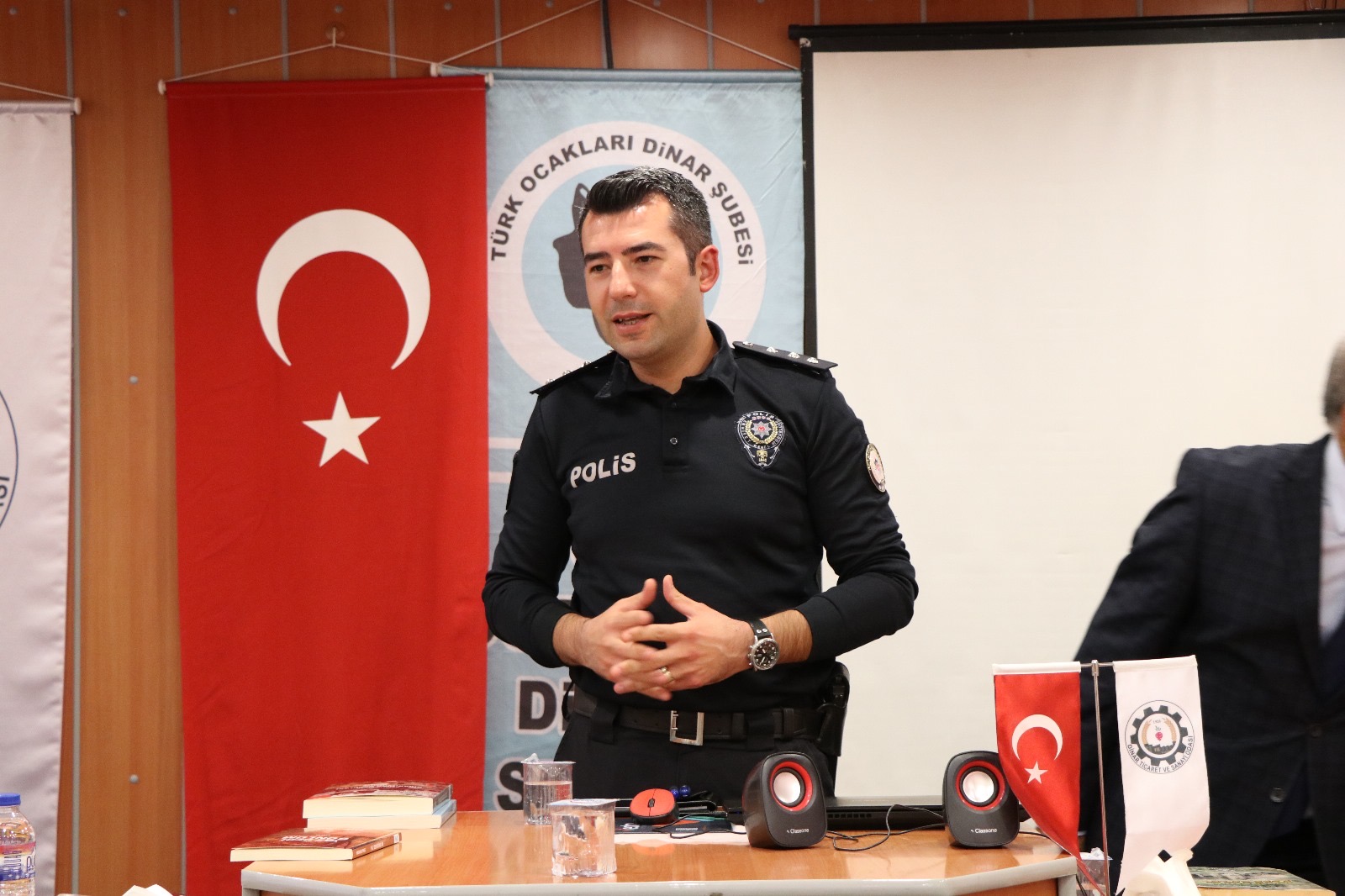 “Dinar’da Sivil Toplumun Sosyal ve Kültürel Katkıları Üzerine Toplantı Yapıldı” 12 5130916441727708388