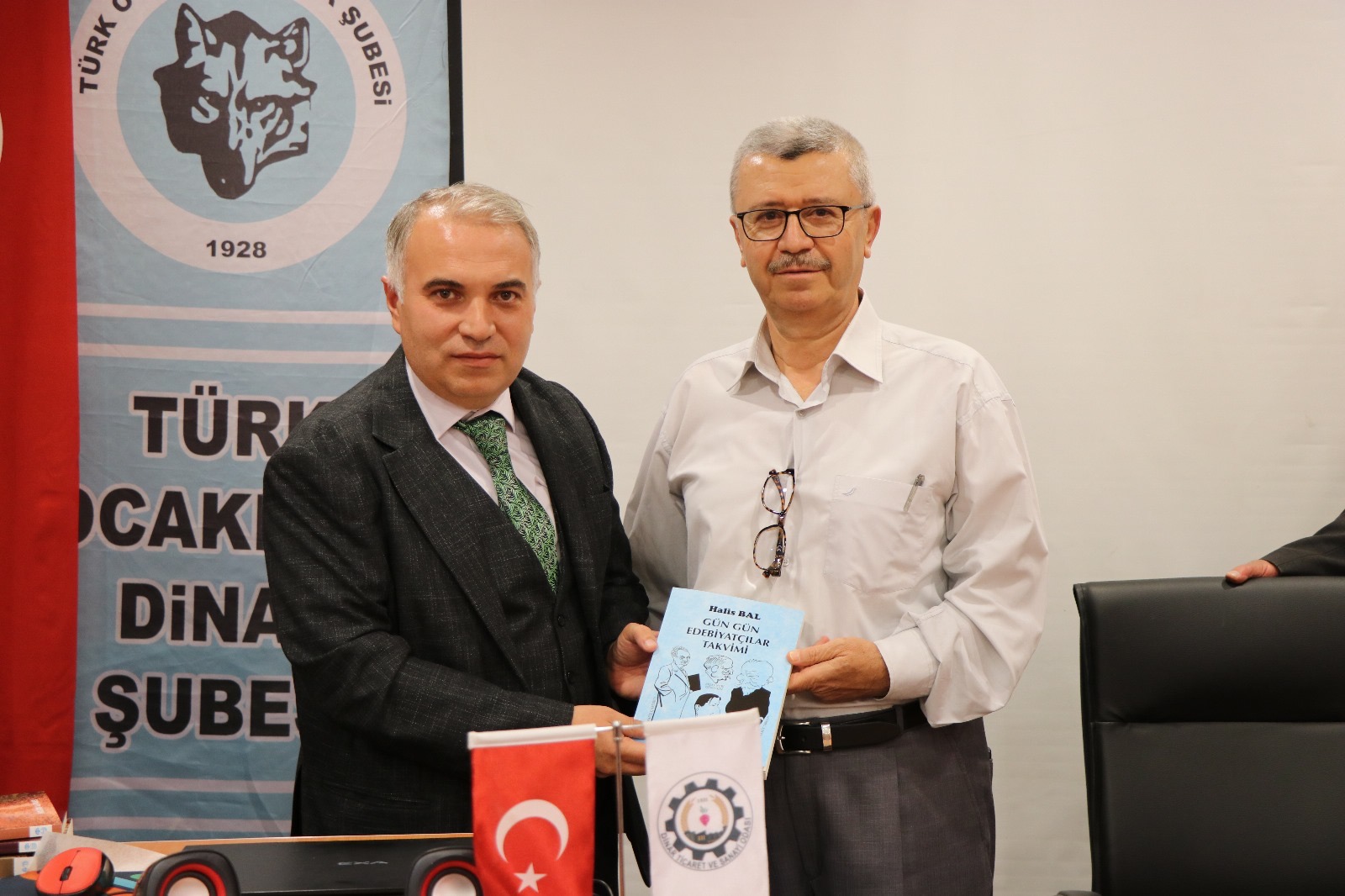 “Dinar’da Sivil Toplumun Sosyal ve Kültürel Katkıları Üzerine Toplantı Yapıldı” 14 7092235921727708387