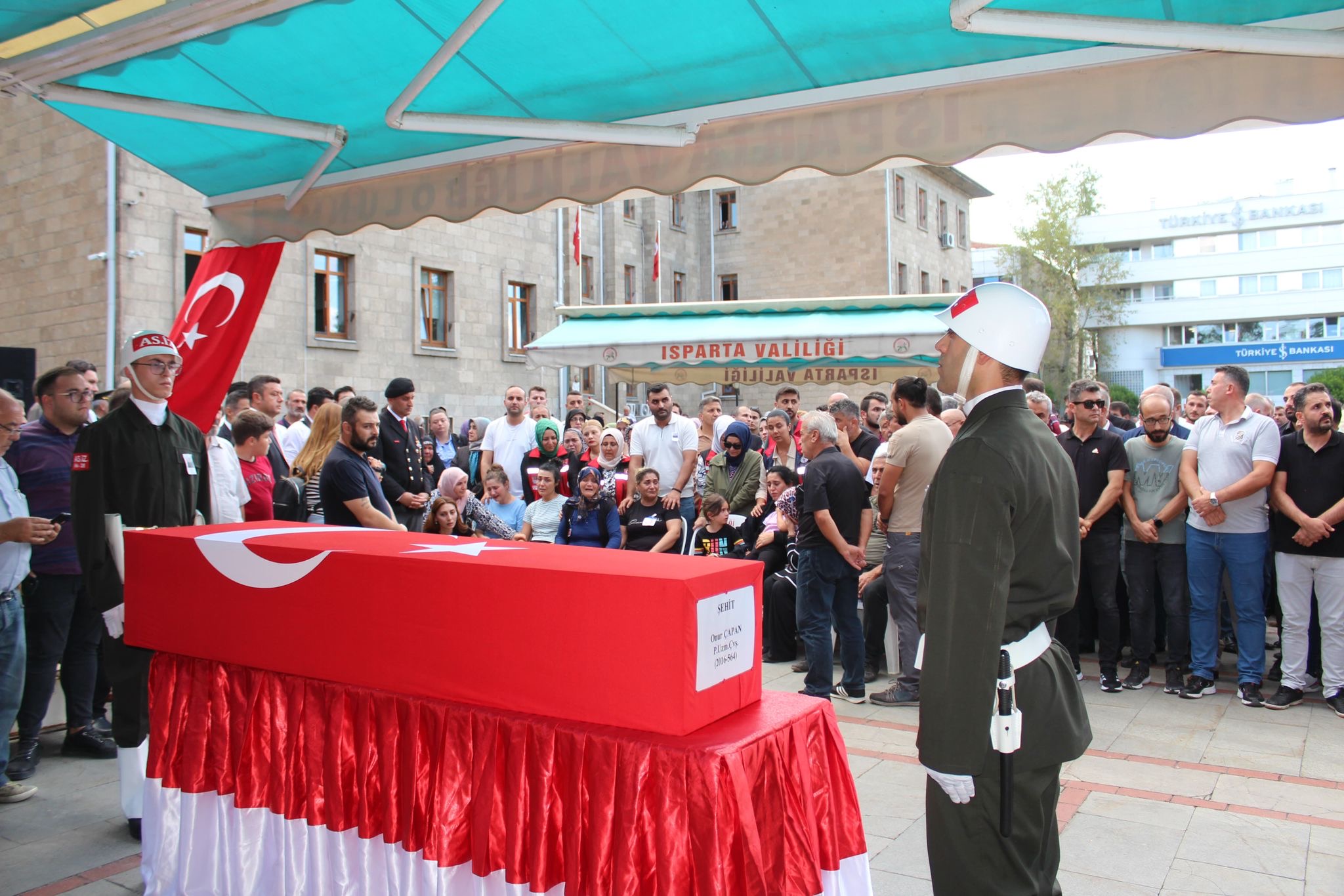 KAYMAKAM DURU ŞEHİDİMİZİN CENAZE TÖRENİNE KATILDI. 9 7843127651726160535