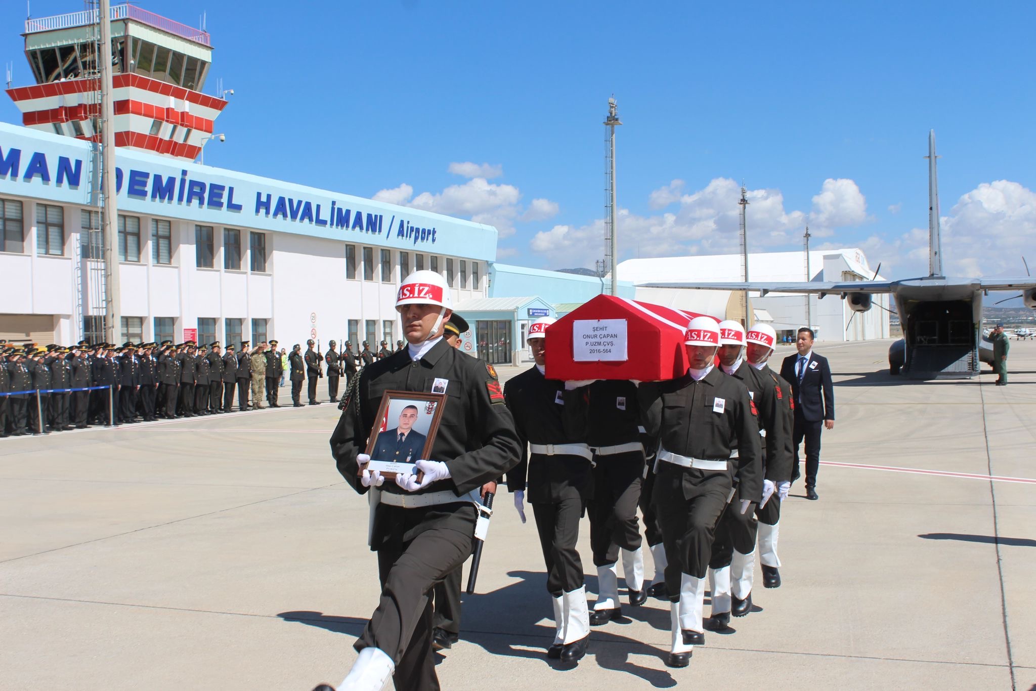 KAYMAKAM DURU ŞEHİDİMİZİN CENAZE TÖRENİNE KATILDI. 10 8141403881726160534