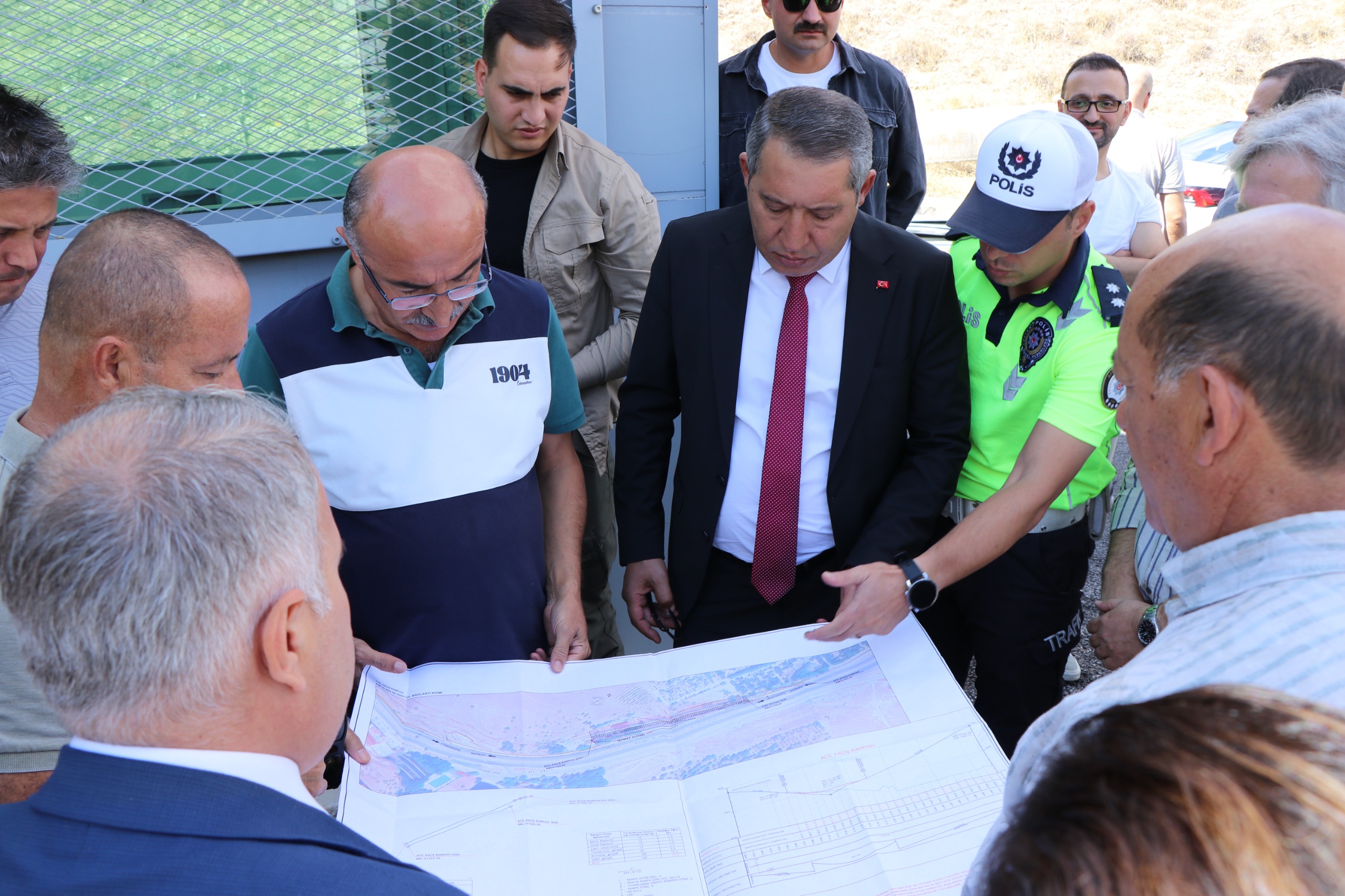 Dinar’da Trafik Sorunlarıyla İlgili Önemli Bir Toplantı Gerçekleştirildi 4 81f88a3b 83ec 427f 9539 027df4f23869