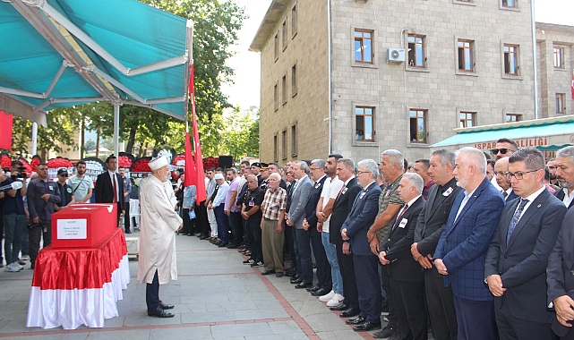 KAYMAKAM DURU ŞEHİDİMİZİN CENAZE TÖRENİNE KATILDI. 