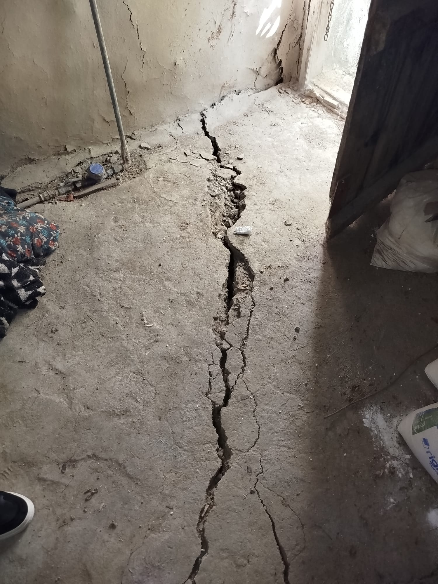 CHP Dinar İlçe Başkanı Ali Arıkan ve Yönetim Kurulu Üyeleri, Akçaköy'deki Hasarları Yerinde İnceledi 3 1149636431728282637