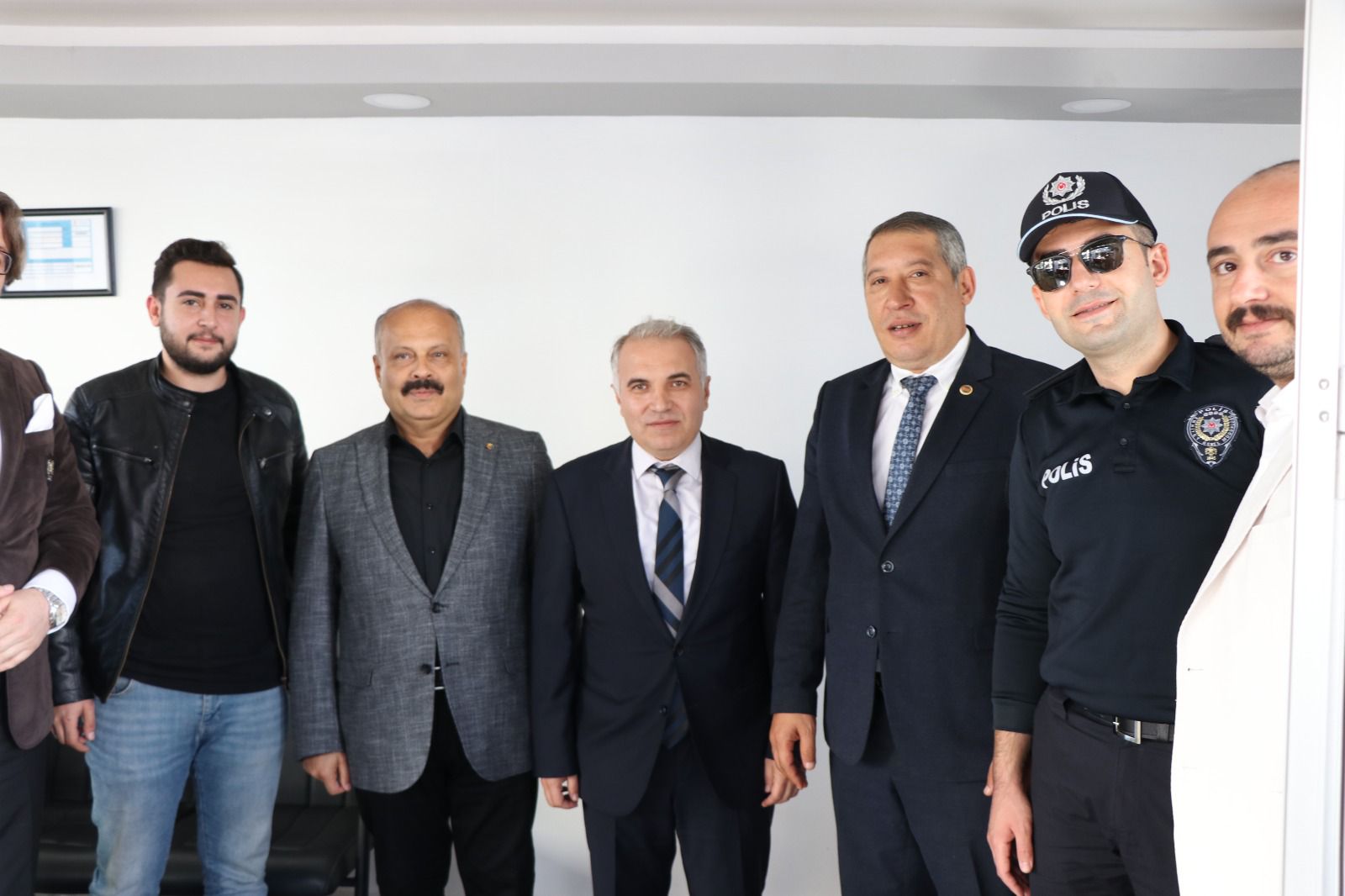 Kaymakamımız Kemal Duru, Sigorta Haftası Kapsamında İlçedeki İşletmeleri Ziyaret Etti 5 15446579791727877681