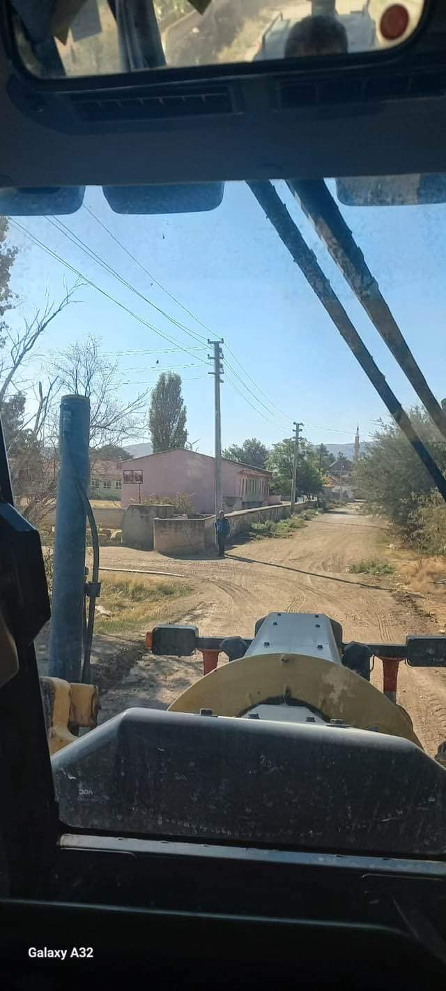 AKGÜN KÖYÜ ARAZİ YOLLARINDA CALISMALAR DEVAM EDIYOR 4 462206692 570102992208688 4894897563414859508 n