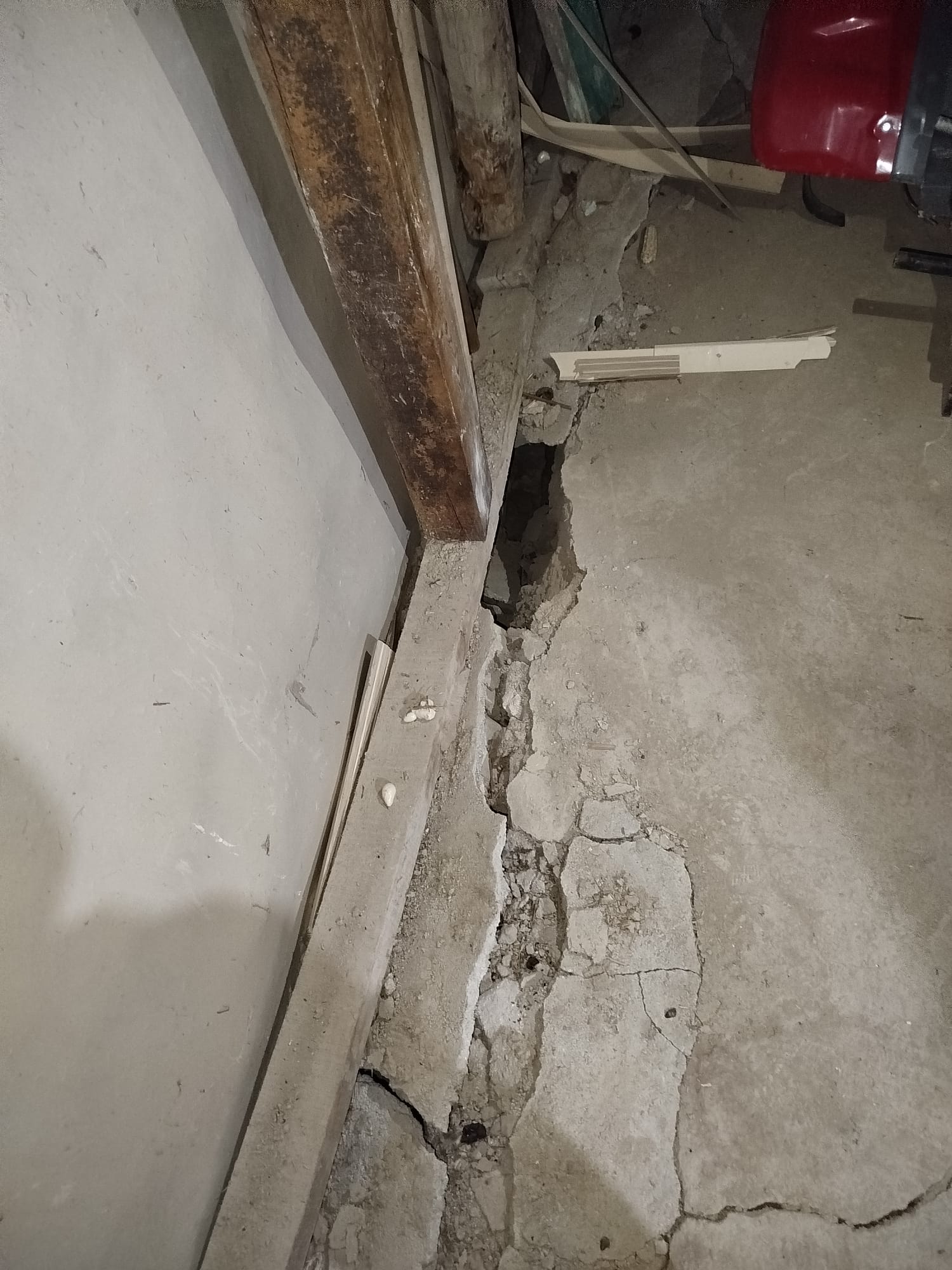 CHP Dinar İlçe Başkanı Ali Arıkan ve Yönetim Kurulu Üyeleri, Akçaköy'deki Hasarları Yerinde İnceledi 8 6399614501728282639