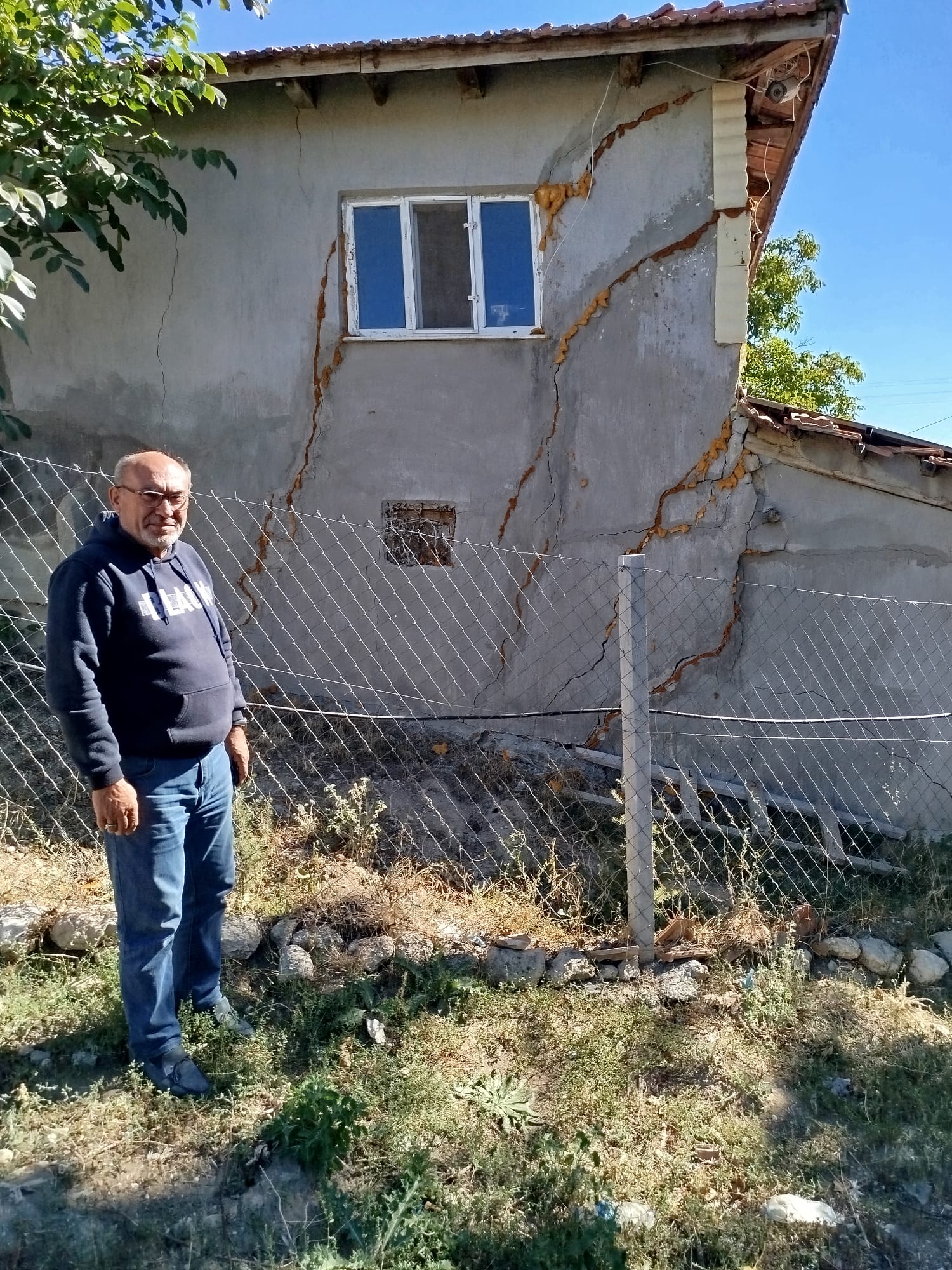 CHP Dinar İlçe Başkanı Ali Arıkan ve Yönetim Kurulu Üyeleri, Akçaköy'deki Hasarları Yerinde İnceledi 2 647878671728282638