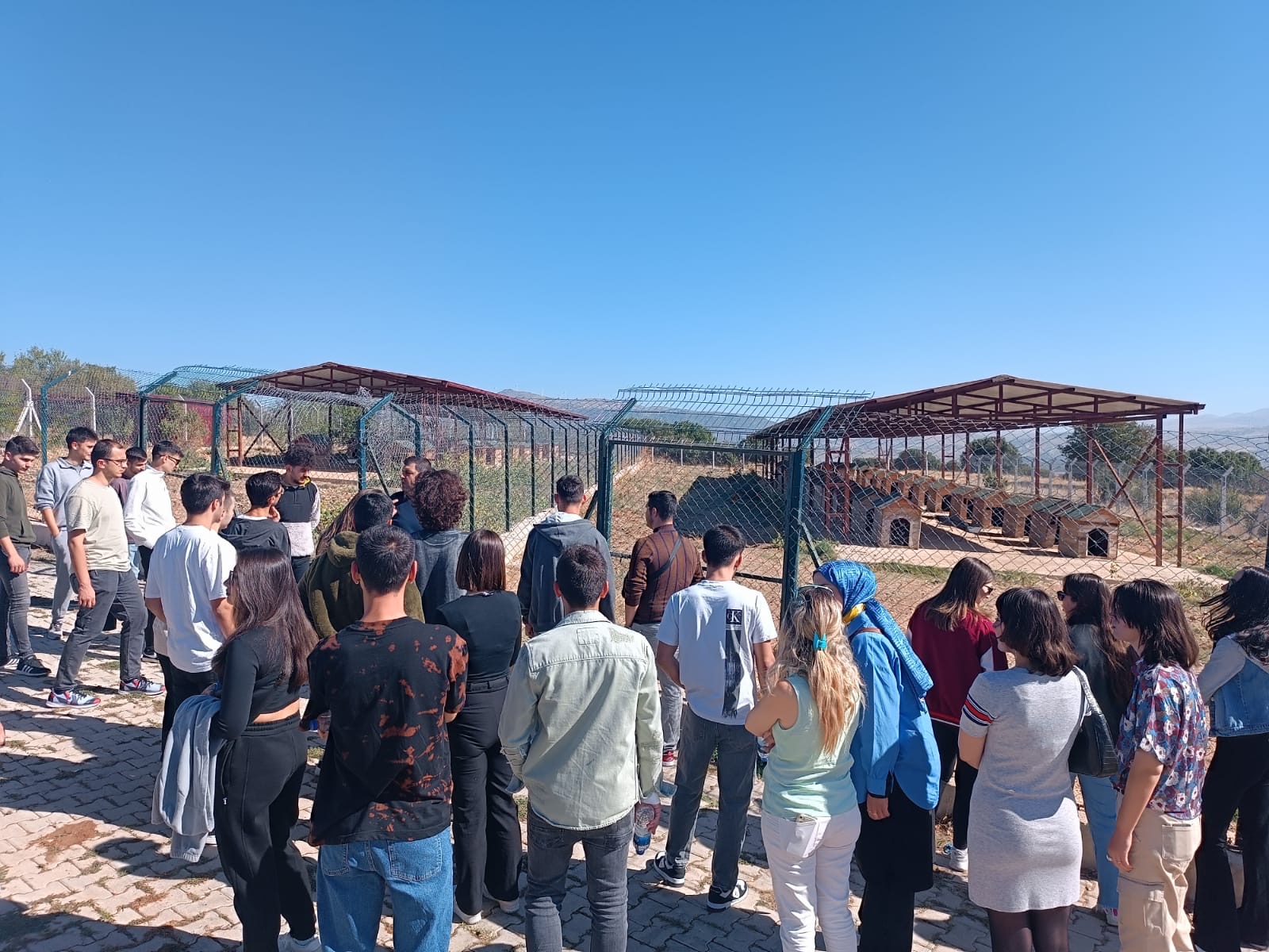 ÜNİVERSİTE ÖĞRENCİLERİNDEN ANLAMLI ZİYARET 4 9402595351728054005