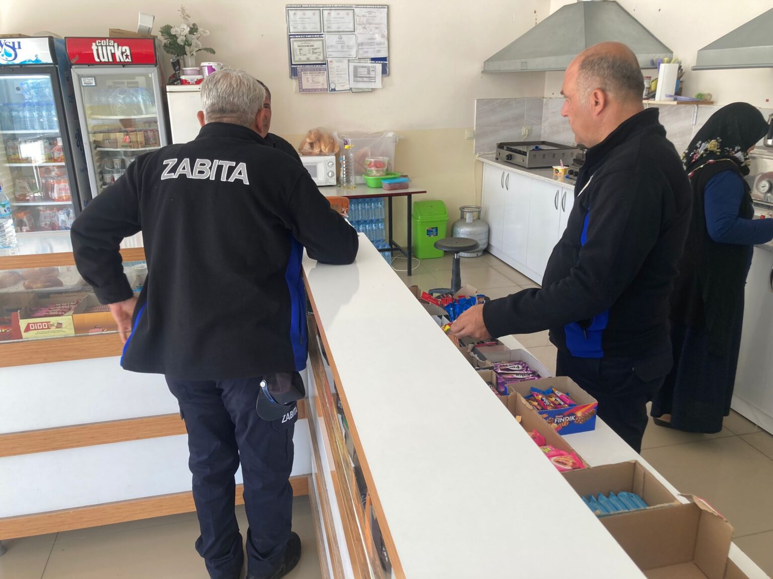 Dinar Bekediyesi Okul Kantinlerini Denetledi 4 Zabita 3