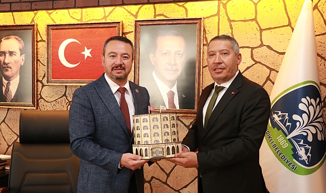 Dinar Belediye Başkanımız Veysel Topçu, Sandıklı Belediye Başkanımız Adnan Öztaş’ı makamında ziyaret etti. 