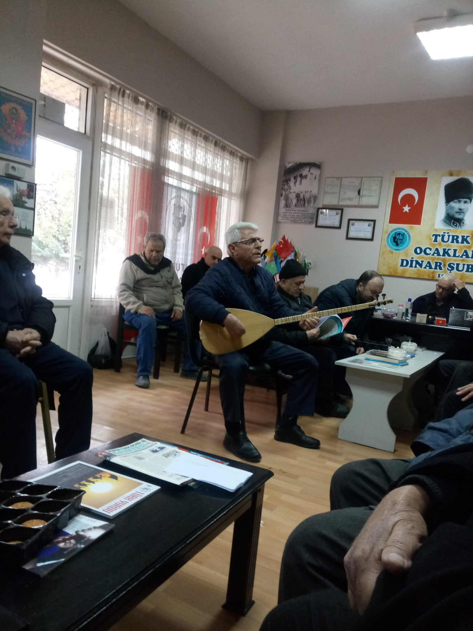 DİNAR YAZARLAR VE ŞAİRLER KÜLTÜR DERNEĞİNCE ÖĞRETMENLER GÜNÜ PROGRAMI ÜYLERİNİNKATIL İLE YAPILDI 4 2024 ogretmenler gunu 10 1536x2048 1