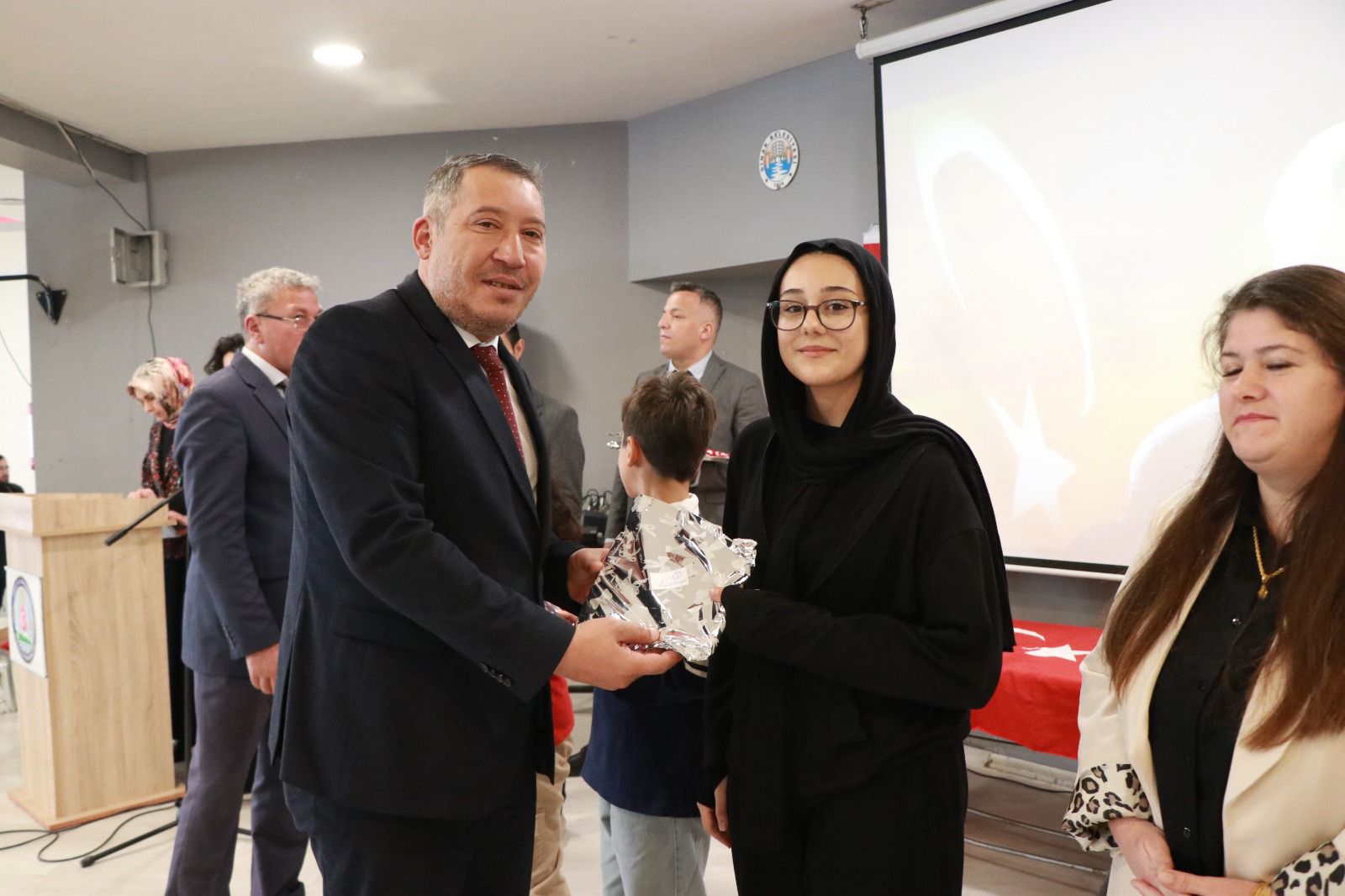 Dinar Belediye Başkanı Veysel Topçu, 24 Kasım Öğretmenler Günü Programlarına Katıldı 2 Bld. 1