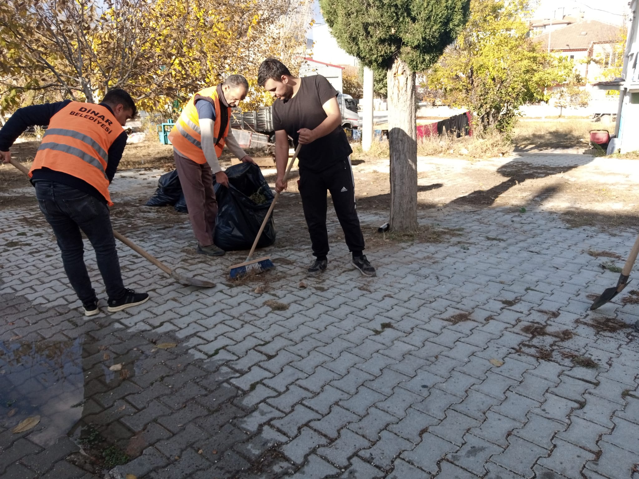 "İSTASYON MAHALLESİNDE HUMMALI TEMİZLİK ÇALIŞMASI" 2 Bld. Temiz 1