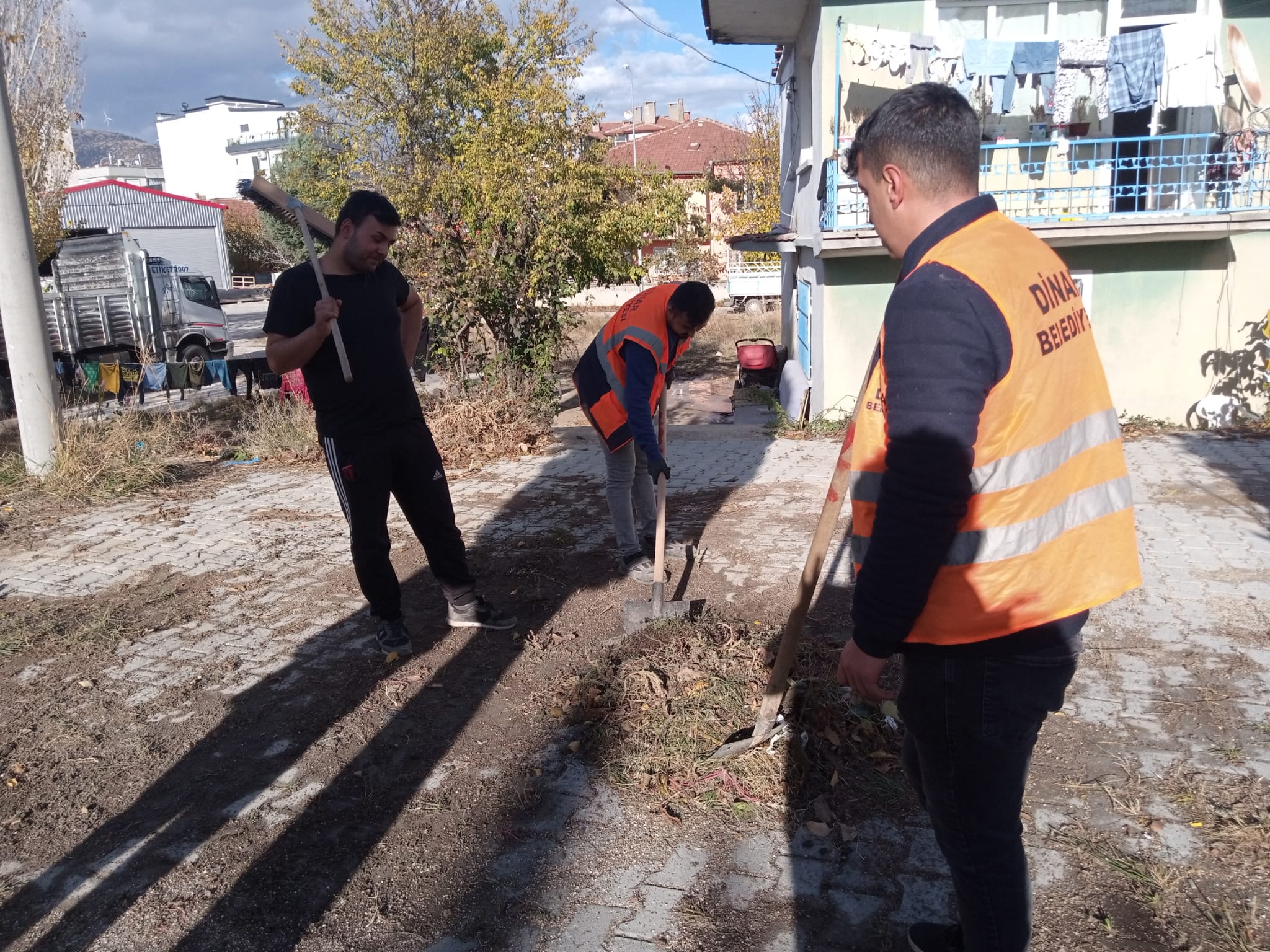 “İSTASYON MAHALLESİNDE HUMMALI TEMİZLİK ÇALIŞMASI”