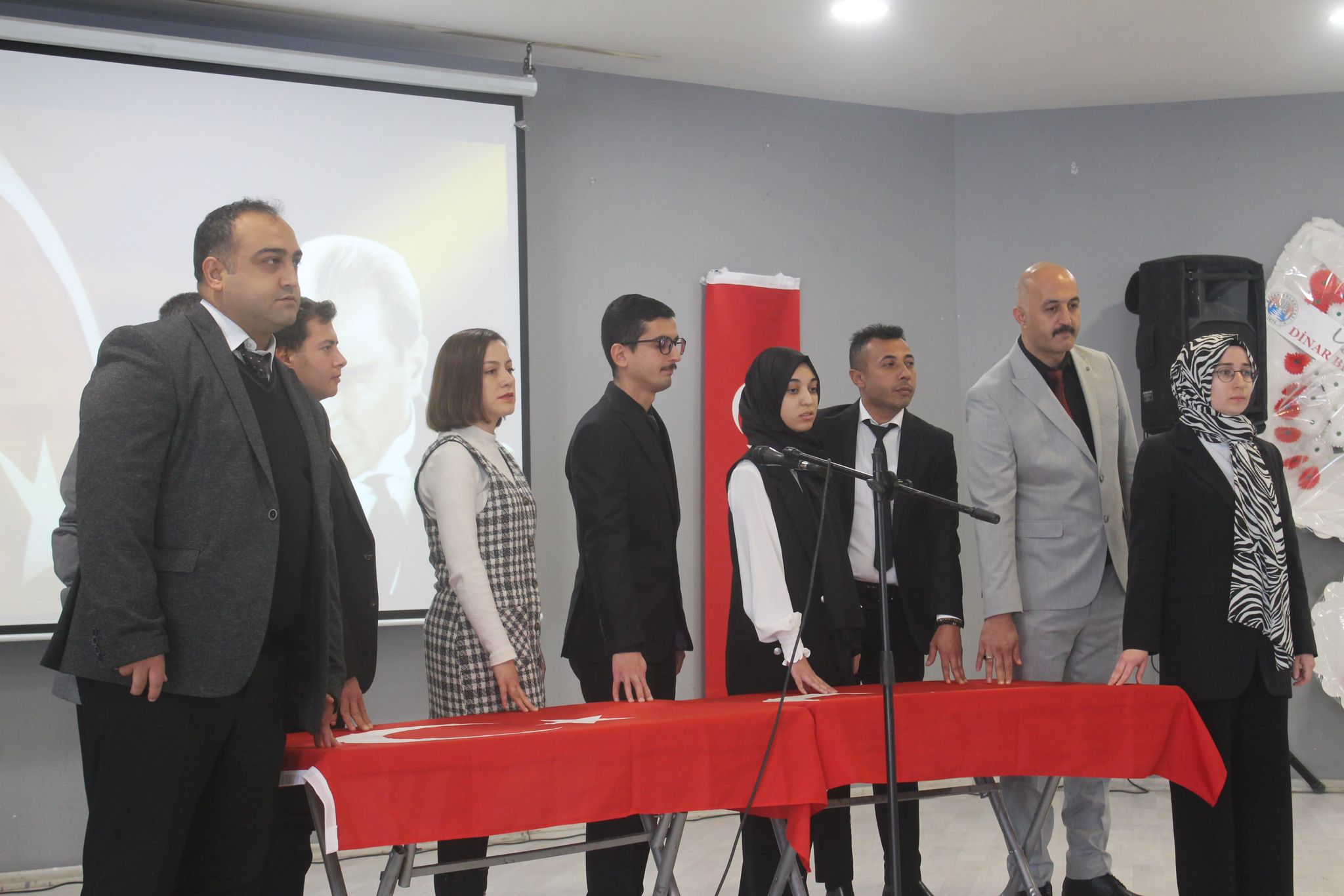 24 KASIM ÖĞRETMENLER GÜNÜ ÇEŞİTLİ ETKİNLİKLERLE KUTLANDI. 9 ogretmen 10 Kopya