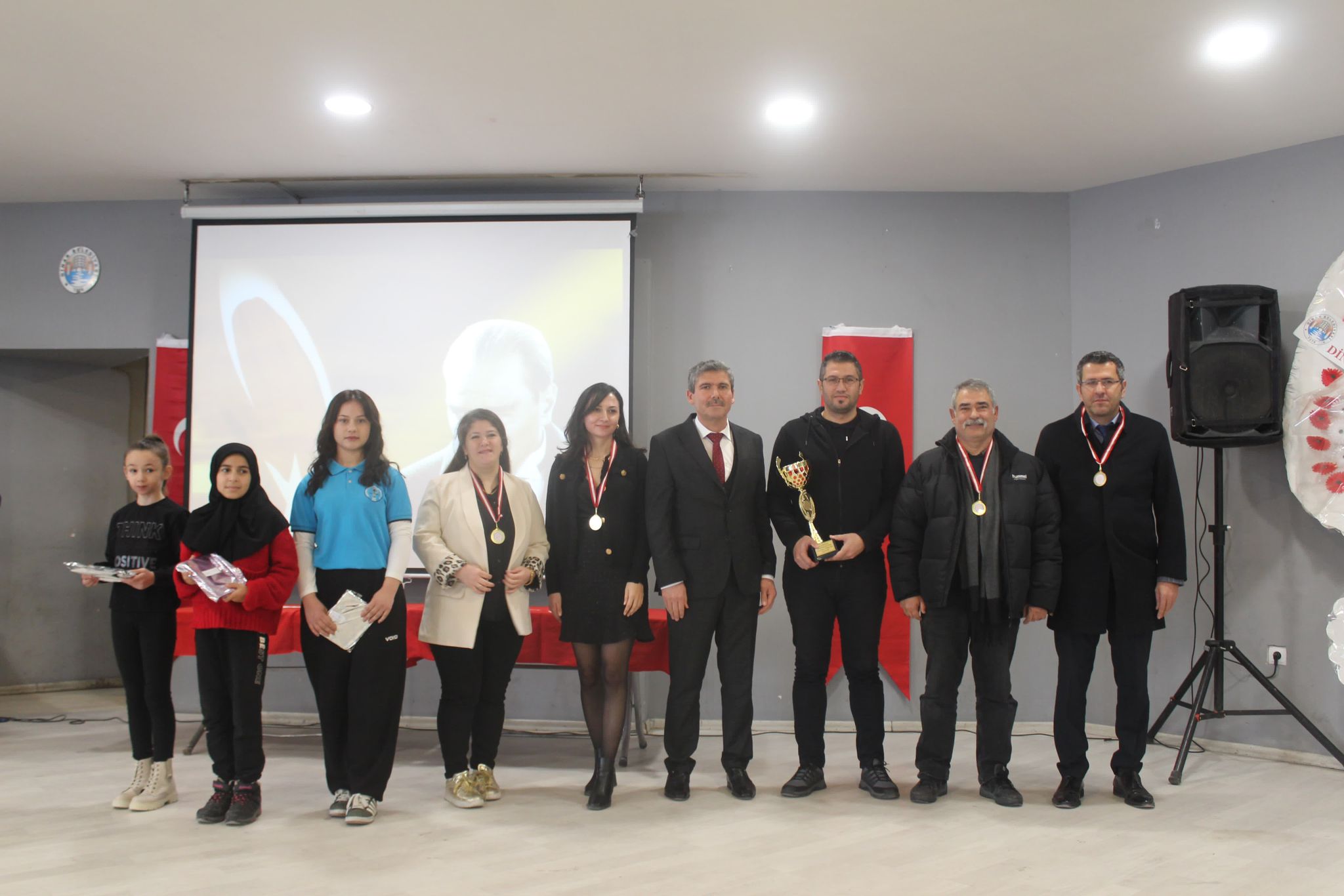 24 KASIM ÖĞRETMENLER GÜNÜ ÇEŞİTLİ ETKİNLİKLERLE KUTLANDI. 12 ogretmen 11 Kopya