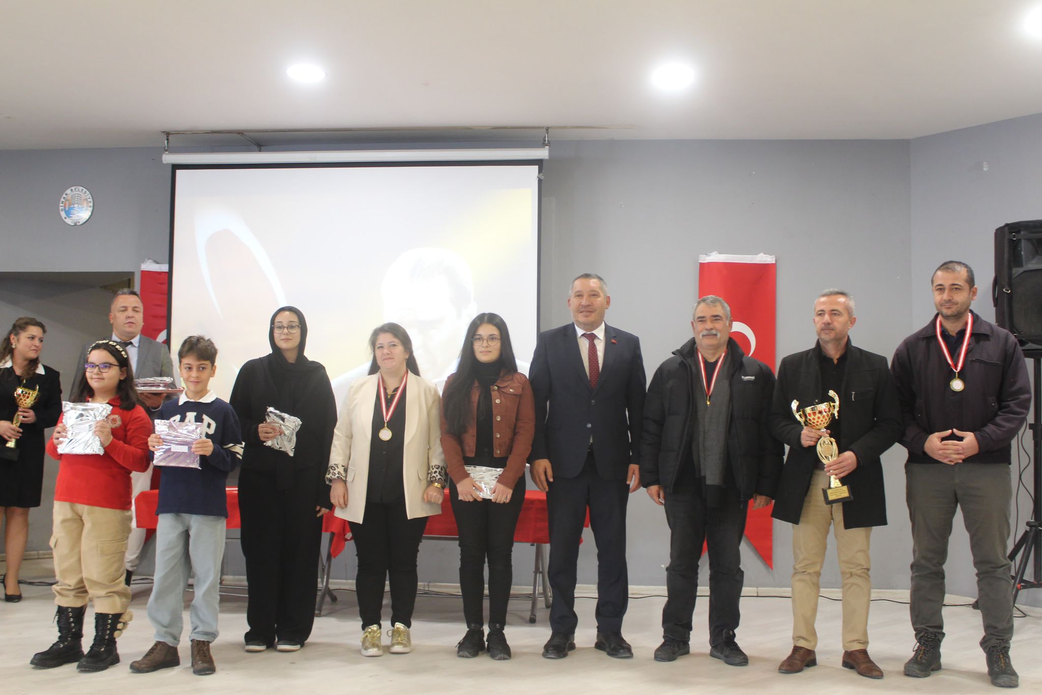 24 KASIM ÖĞRETMENLER GÜNÜ ÇEŞİTLİ ETKİNLİKLERLE KUTLANDI. 11 ogretmen 12 Kopya