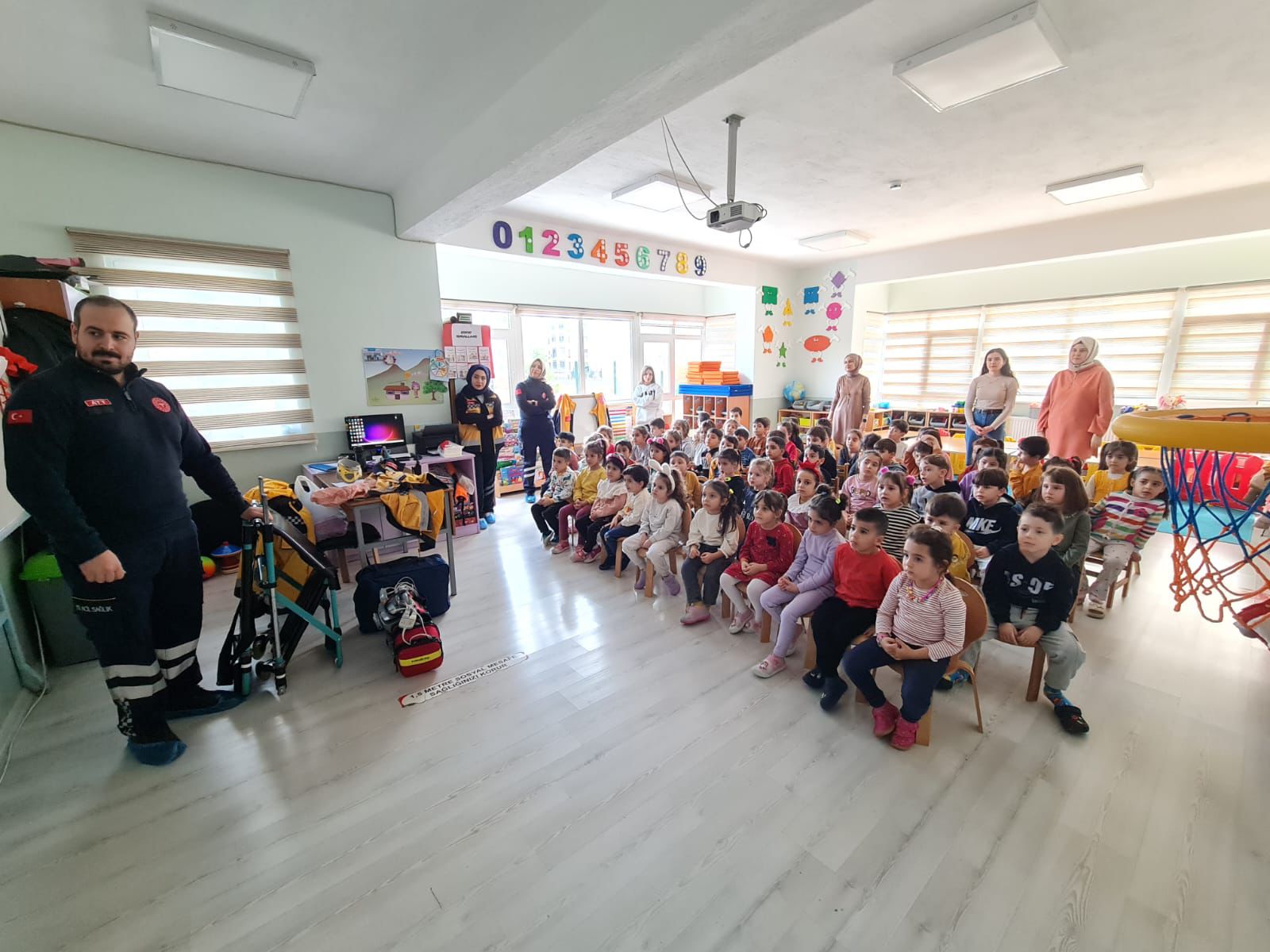 Öğrencilerimizden 112 Acil Sağlık Kahramanlarına Anlamlı Kutlama 2 13017325511733570713