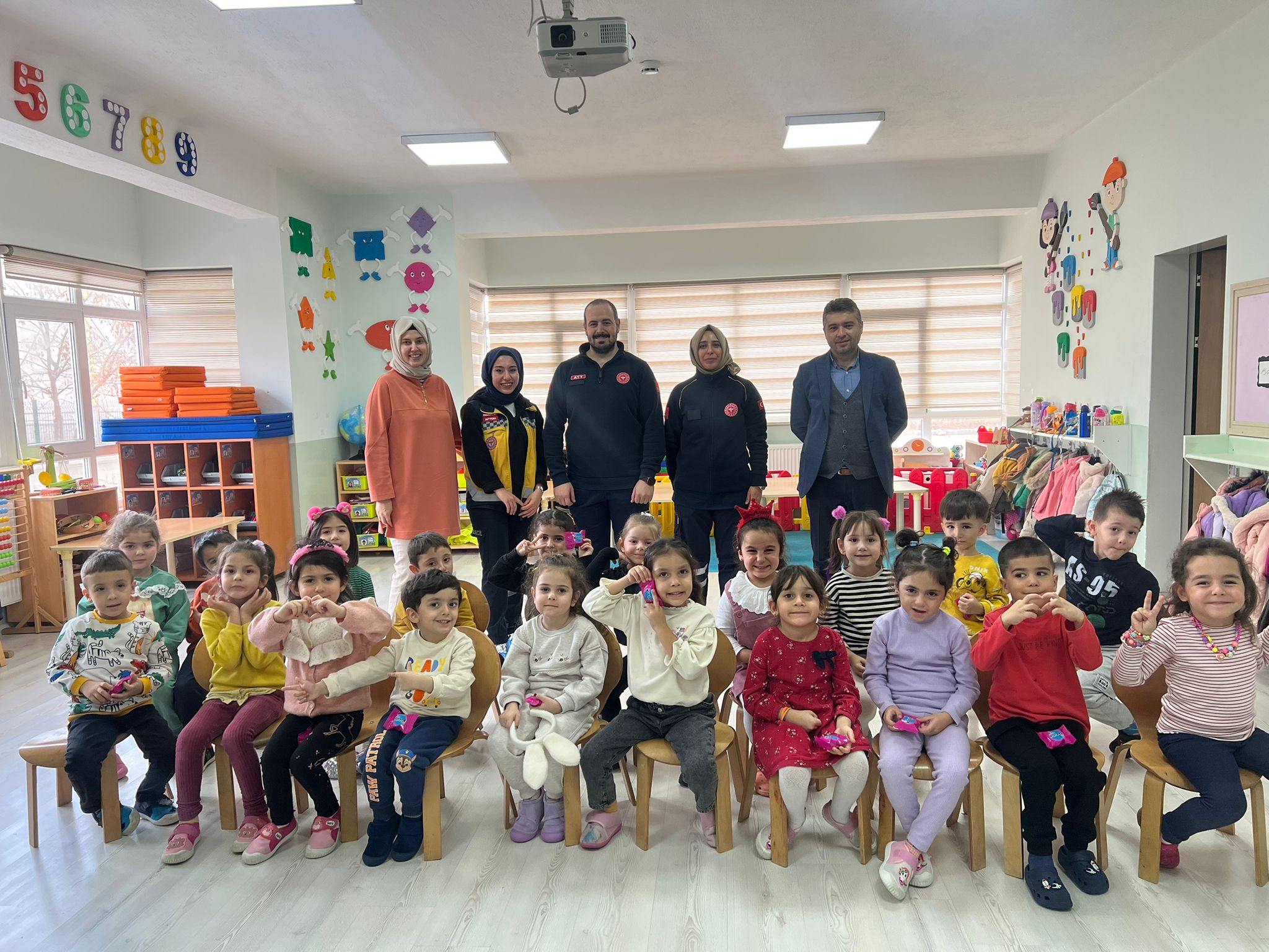 Öğrencilerimizden 112 Acil Sağlık Kahramanlarına Anlamlı Kutlama 3 13142428091733570718