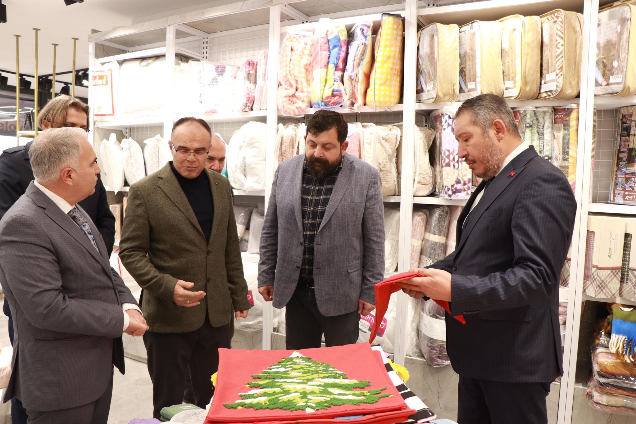 KAYMAKAM DURU, BÈNÈVOLE EV TEKSTİL&KOZMETİKİN AÇILIŞINA KATILDI 5 20740202461734502927