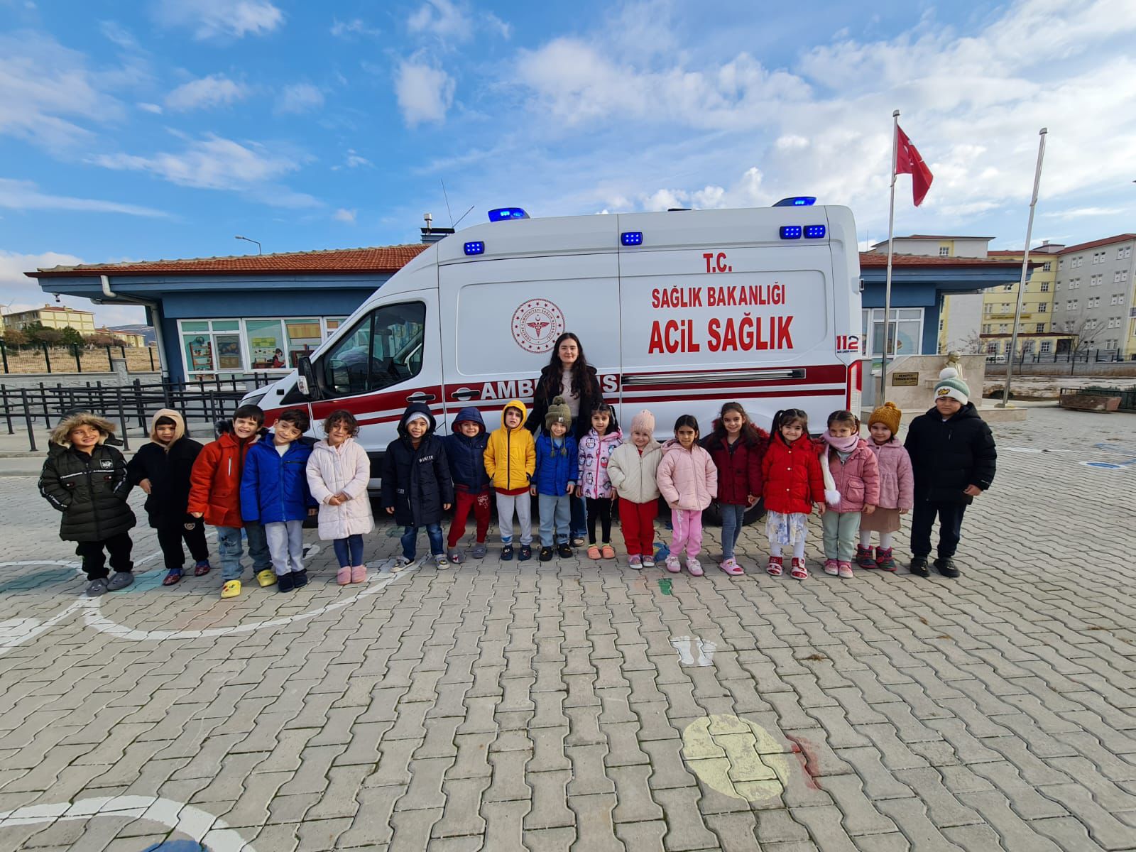 Öğrencilerimizden 112 Acil Sağlık Kahramanlarına Anlamlı Kutlama 10 8917338661733570723