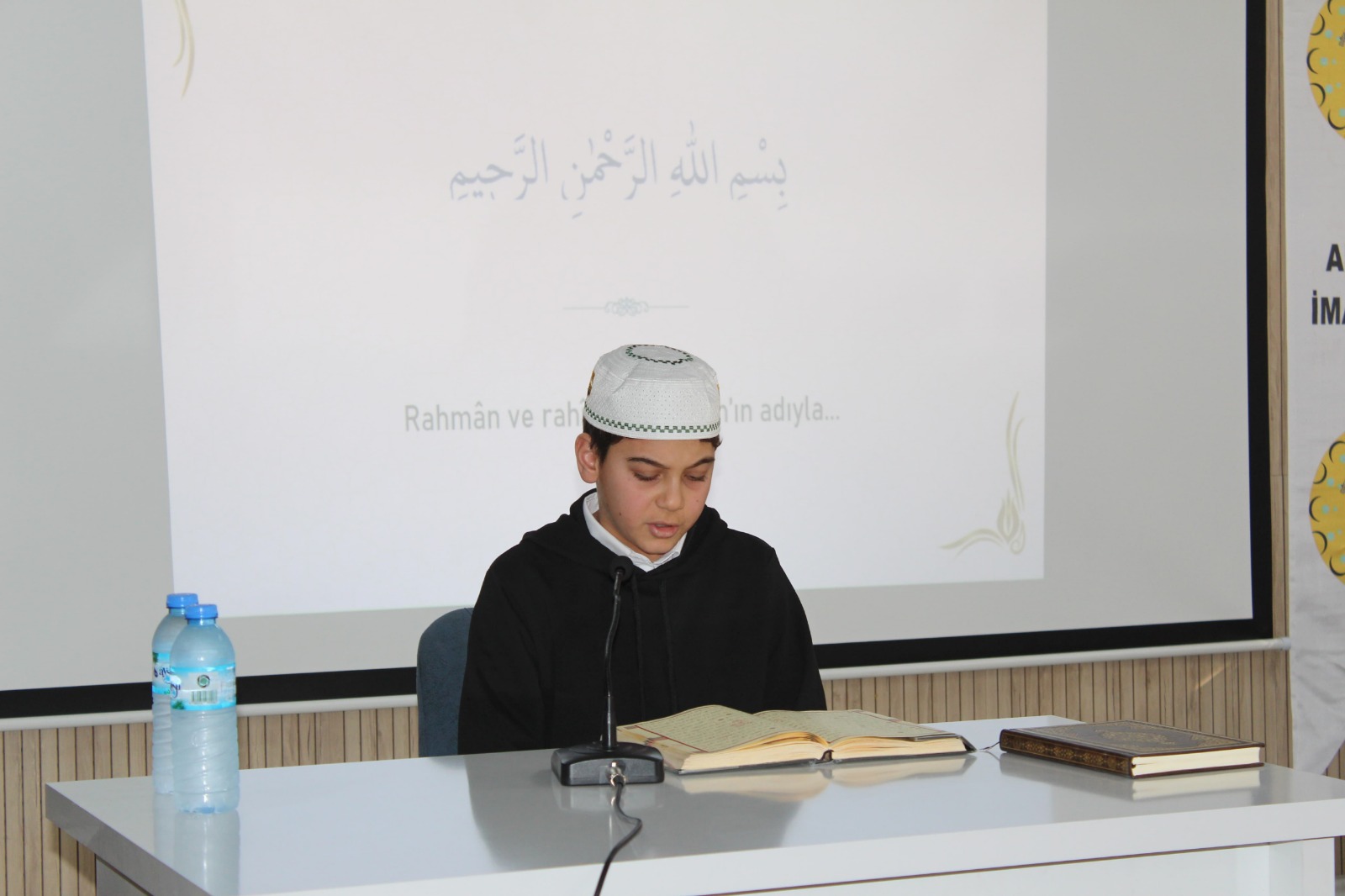 Kaymakam Kemal Duru, İlçemizde Düzenlenen "Genç Sada Kur'an-ı Kerim'i Güzel Okuma 2. Bölge Yarışması"na Katıldı 3 Kaymakam 2