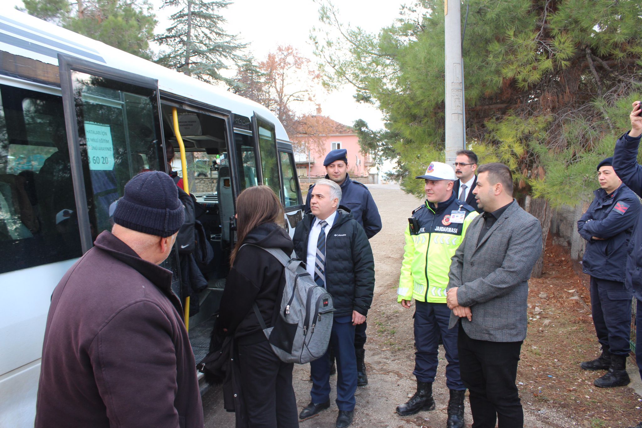 KAYMAKAM DURU OKUL SERVİSLERİ DENETİMİNE KATILDI. 5 Trafik 1 Kopya
