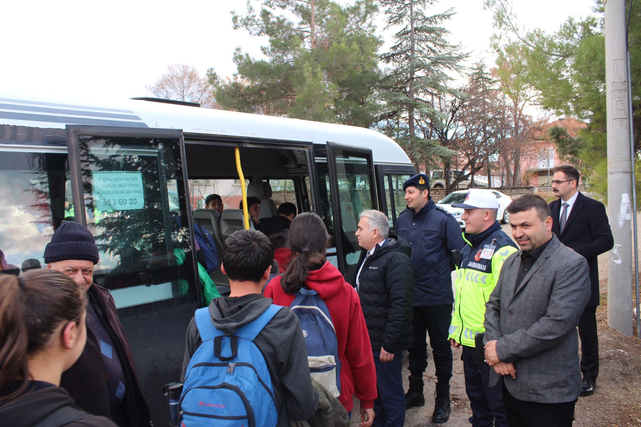 KAYMAKAM DURU OKUL SERVİSLERİ DENETİMİNE KATILDI.