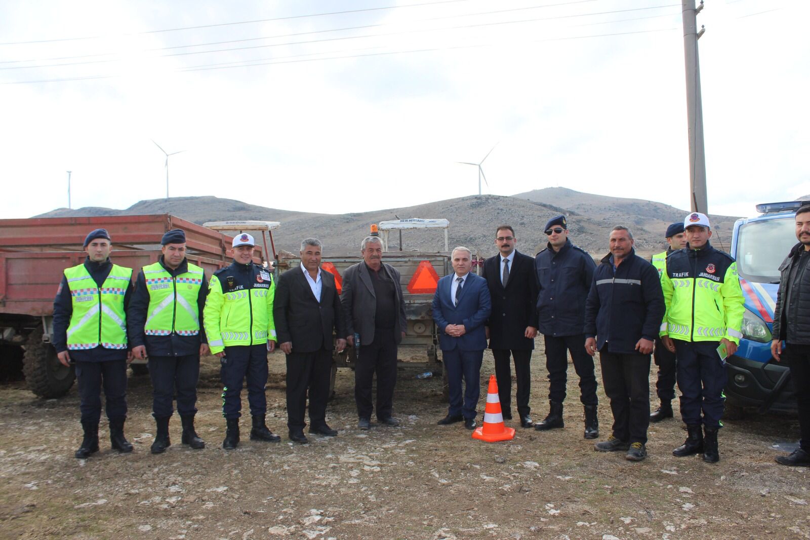 KAYMAKAM DURU OKUL SERVİSLERİ DENETİMİNE KATILDI. 2 Trafik 6