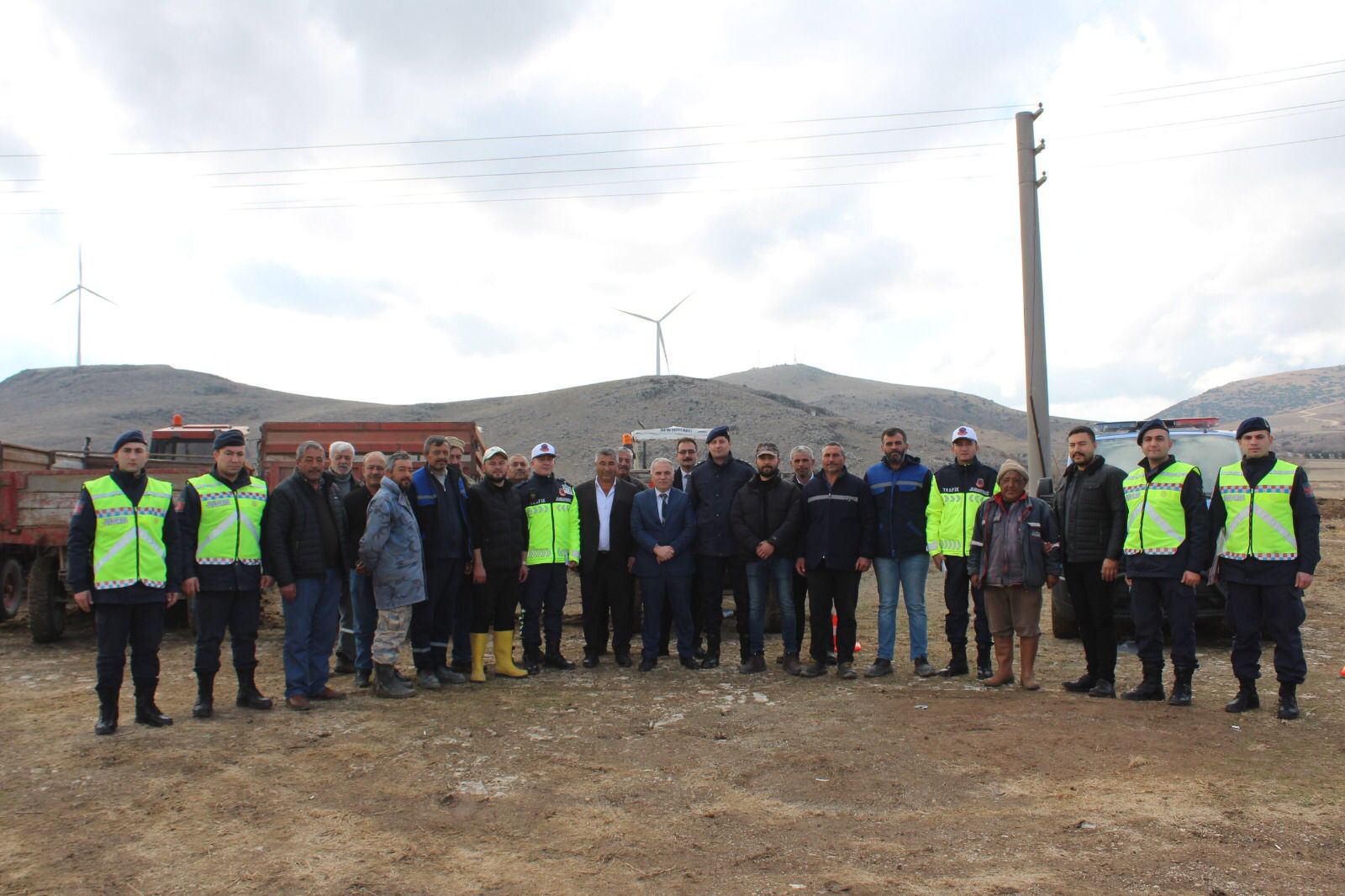 KAYMAKAM DURU OKUL SERVİSLERİ DENETİMİNE KATILDI. 3 Trafik 7