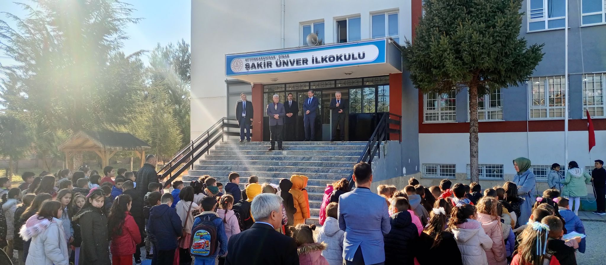 KAYMAKAM DURU ÖĞRENCİLERİMİZE KARNELERİNİ DAĞITTI 4 1937753561737106485