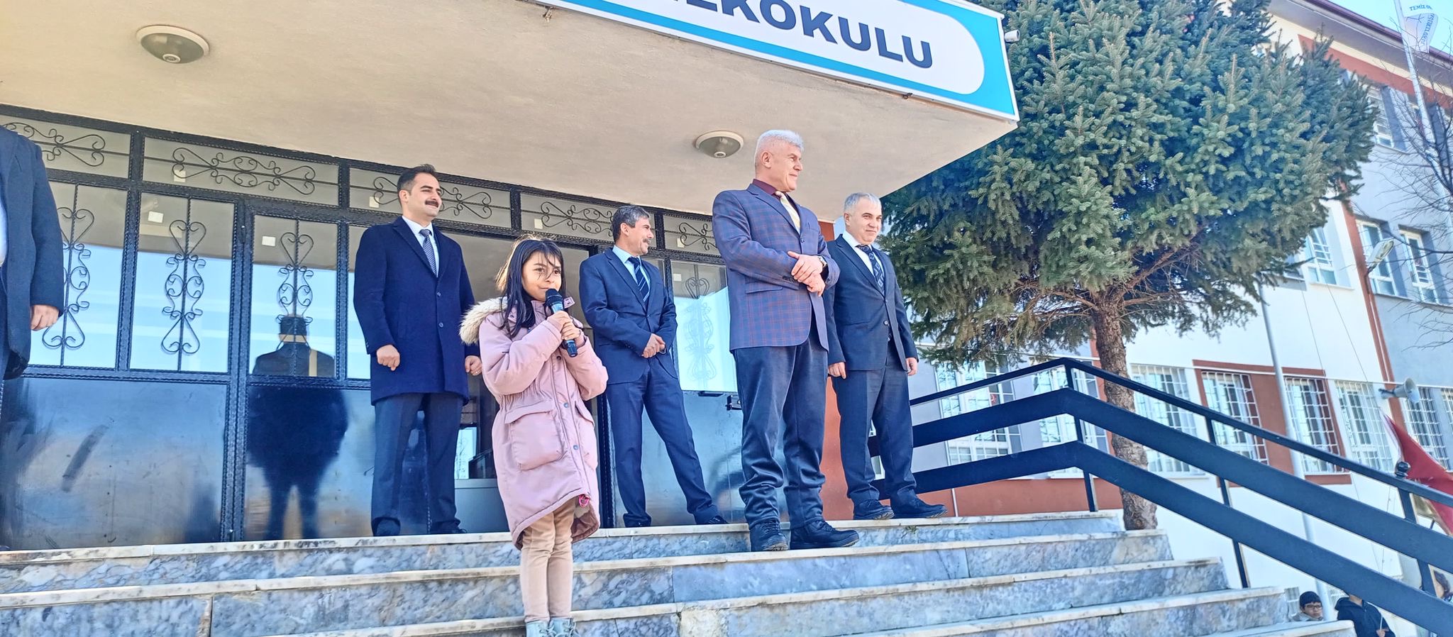 KAYMAKAM DURU ÖĞRENCİLERİMİZE KARNELERİNİ DAĞITTI 5 19687261631737106498